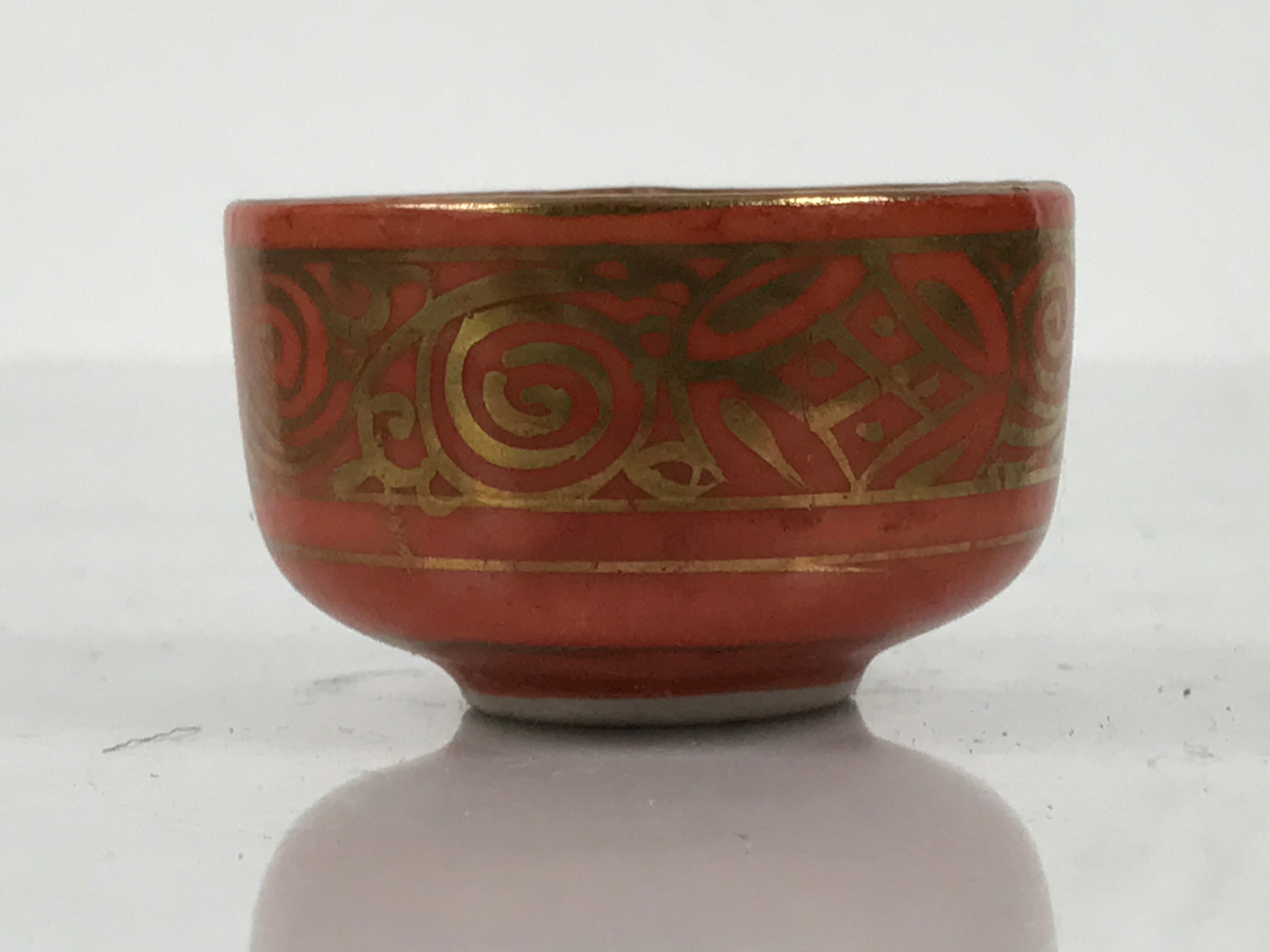 Japanese Kutani Porcelain Sake Cup Vtg Tsubomi Ochoko Red Gold Shippo G299