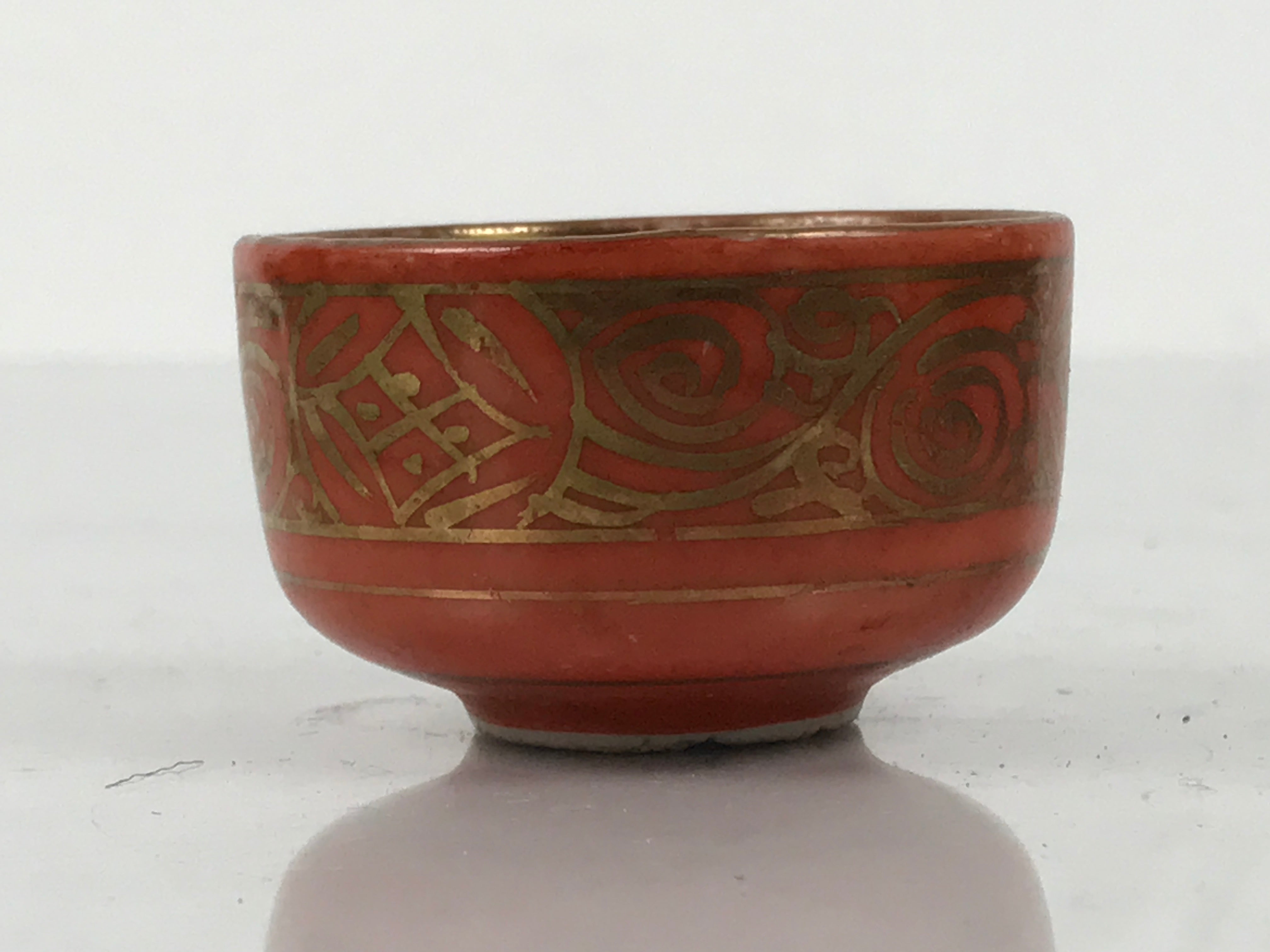 Japanese Kutani Porcelain Sake Cup Vtg Tsubomi Ochoko Red Gold Shippo G299