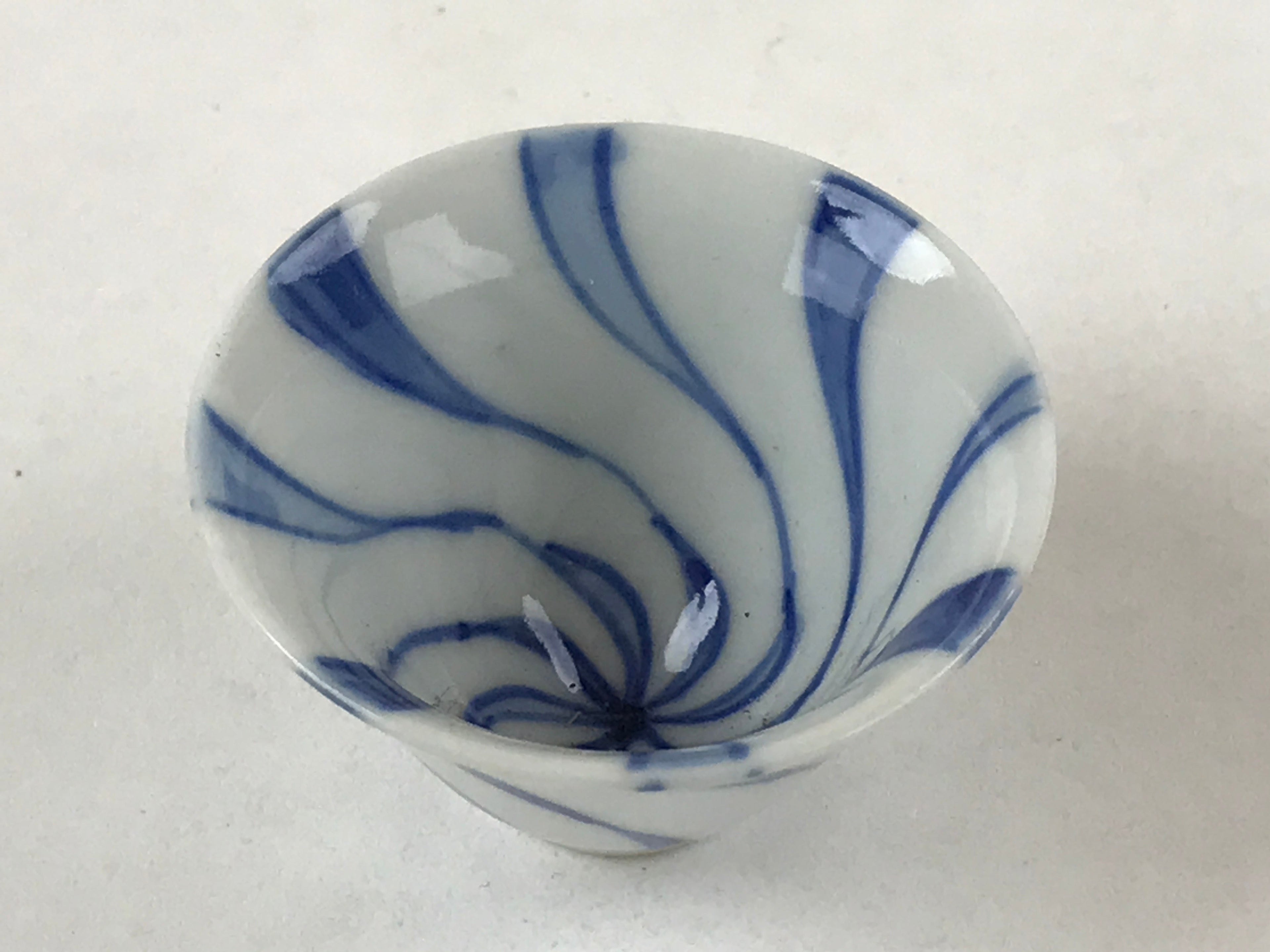 Japanese Kutani Ware Porcelain Sake Cup Vtg Rappa Ochoko Sometsuke Swirl G109