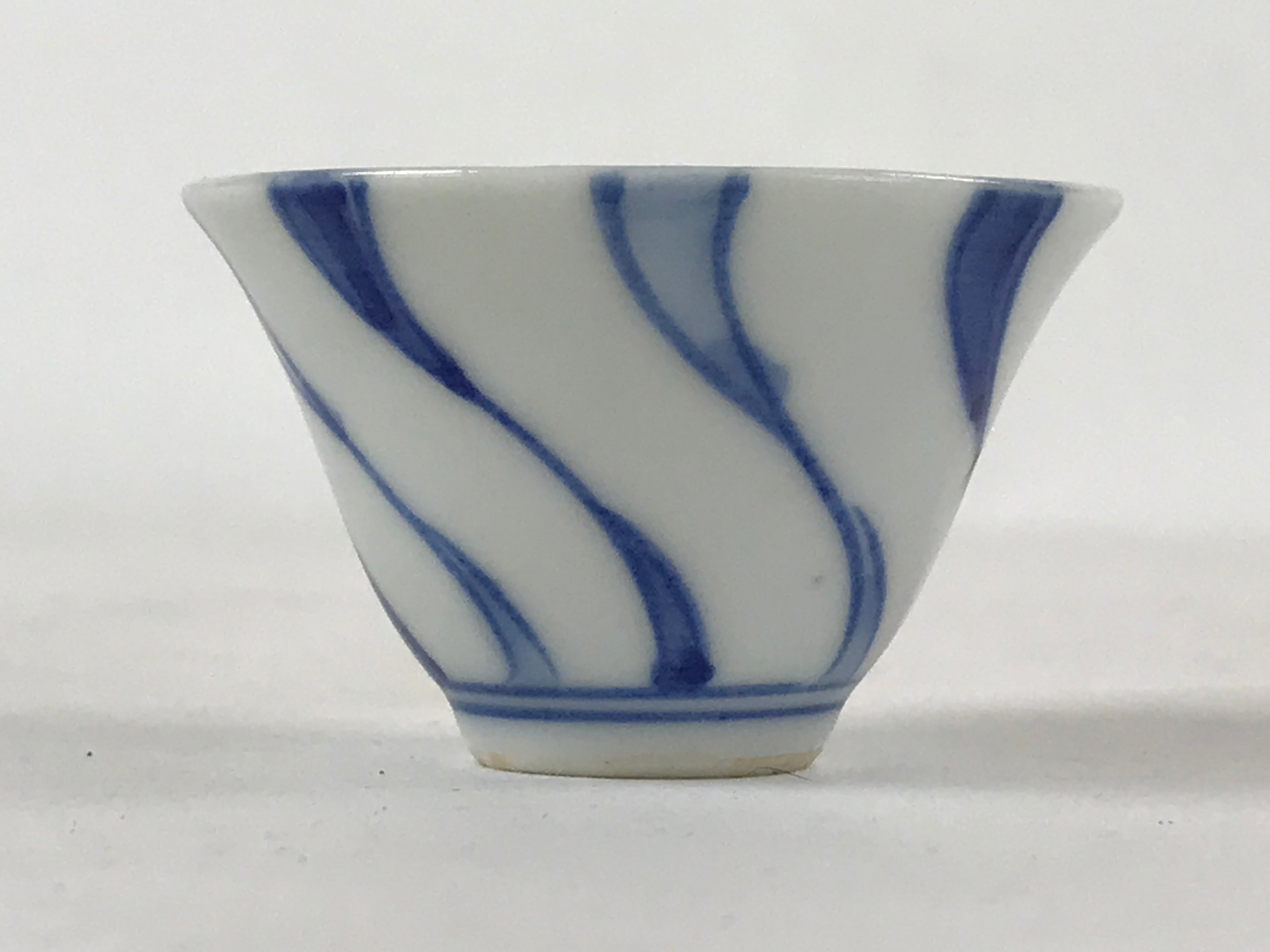 Japanese Kutani Ware Porcelain Sake Cup Vtg Rappa Ochoko Sometsuke Swirl G109