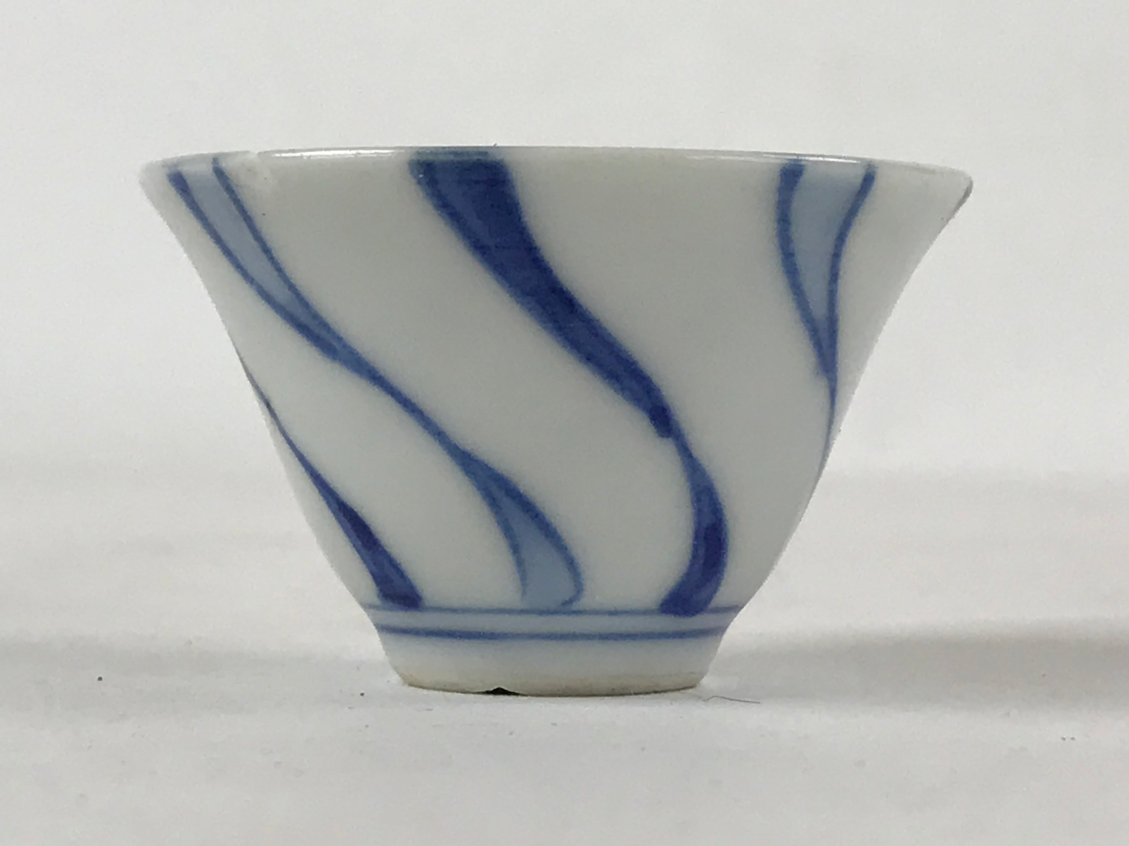 Japanese Kutani Ware Porcelain Sake Cup Vtg Rappa Ochoko Sometsuke Swirl G109