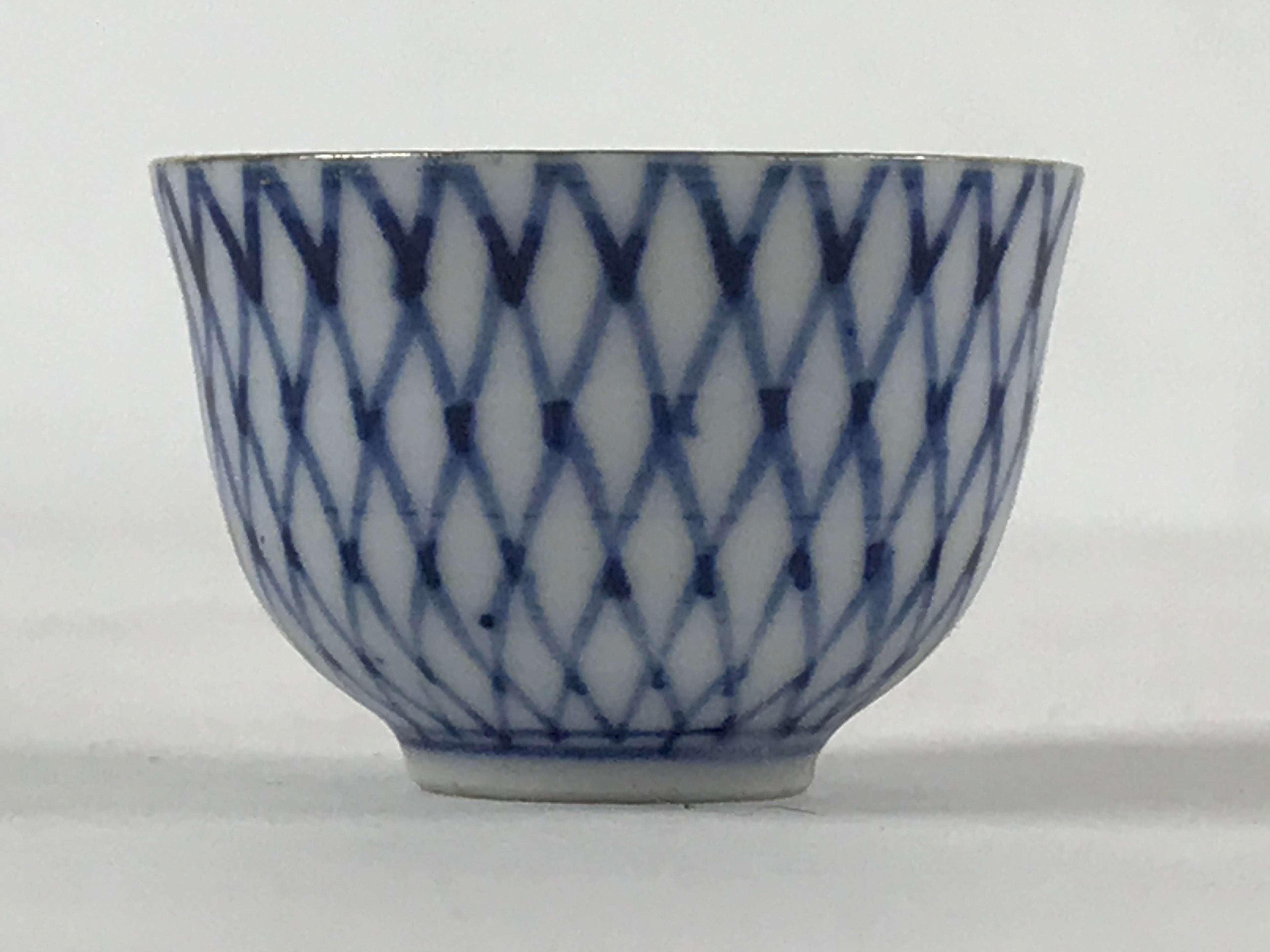 Japanese Kutani Ware Porcelain Sake Cup Vtg Tsubomi Ochoko Blue Grid Red G106