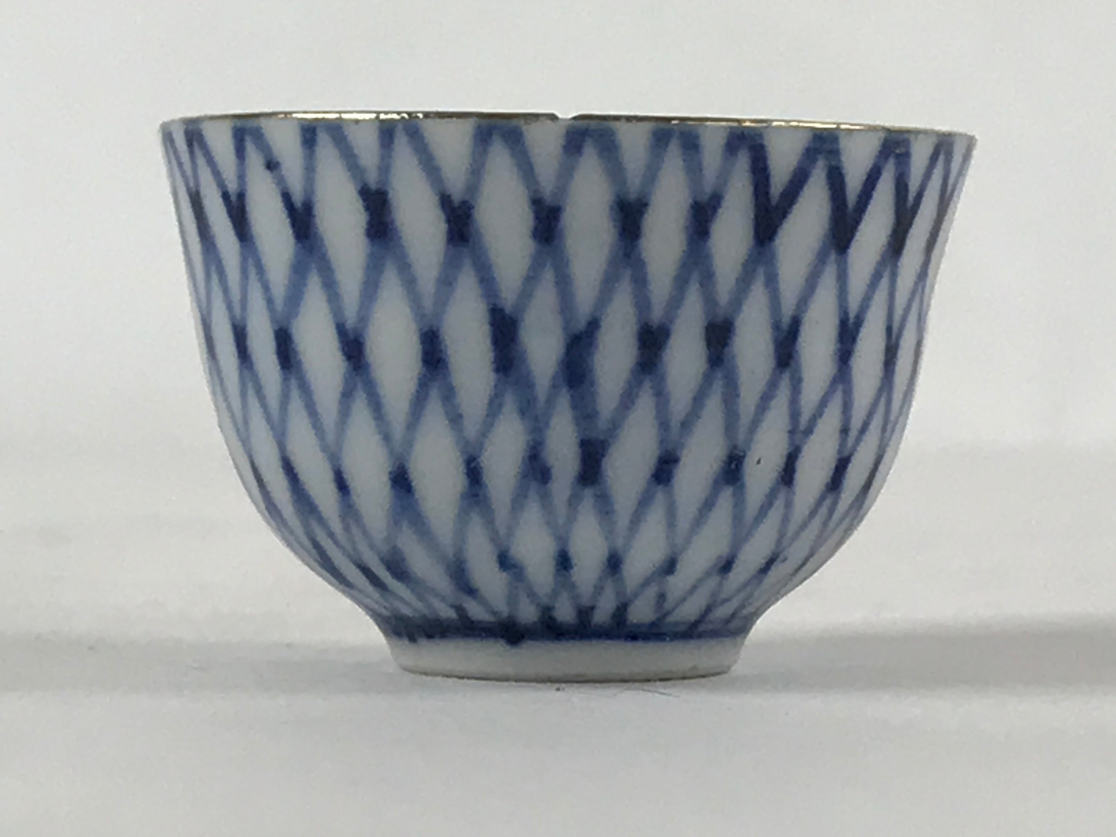 Japanese Kutani Ware Porcelain Sake Cup Vtg Tsubomi Ochoko Blue Grid Red G106