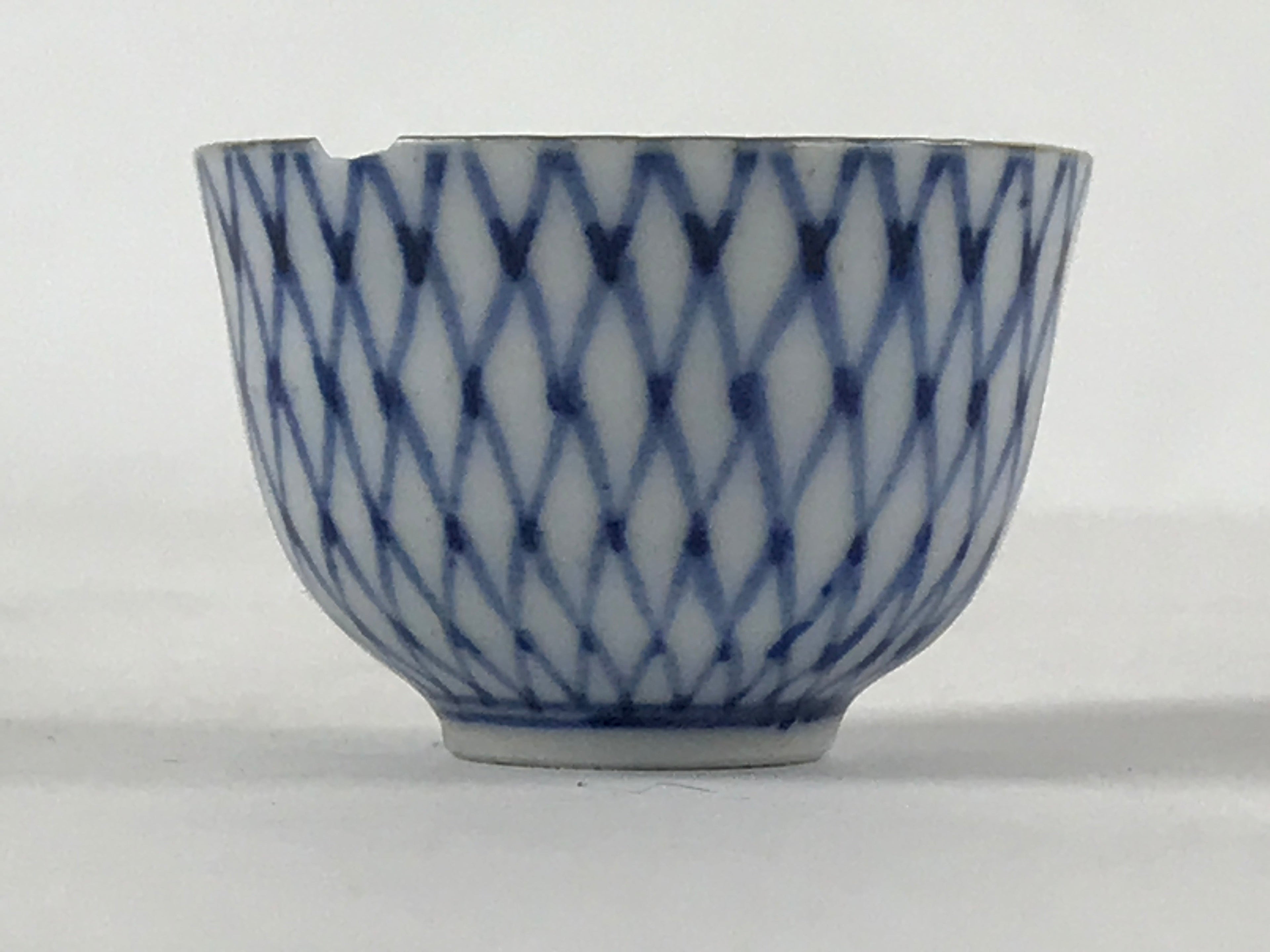 Japanese Kutani Ware Porcelain Sake Cup Vtg Tsubomi Ochoko Blue Grid Red G106