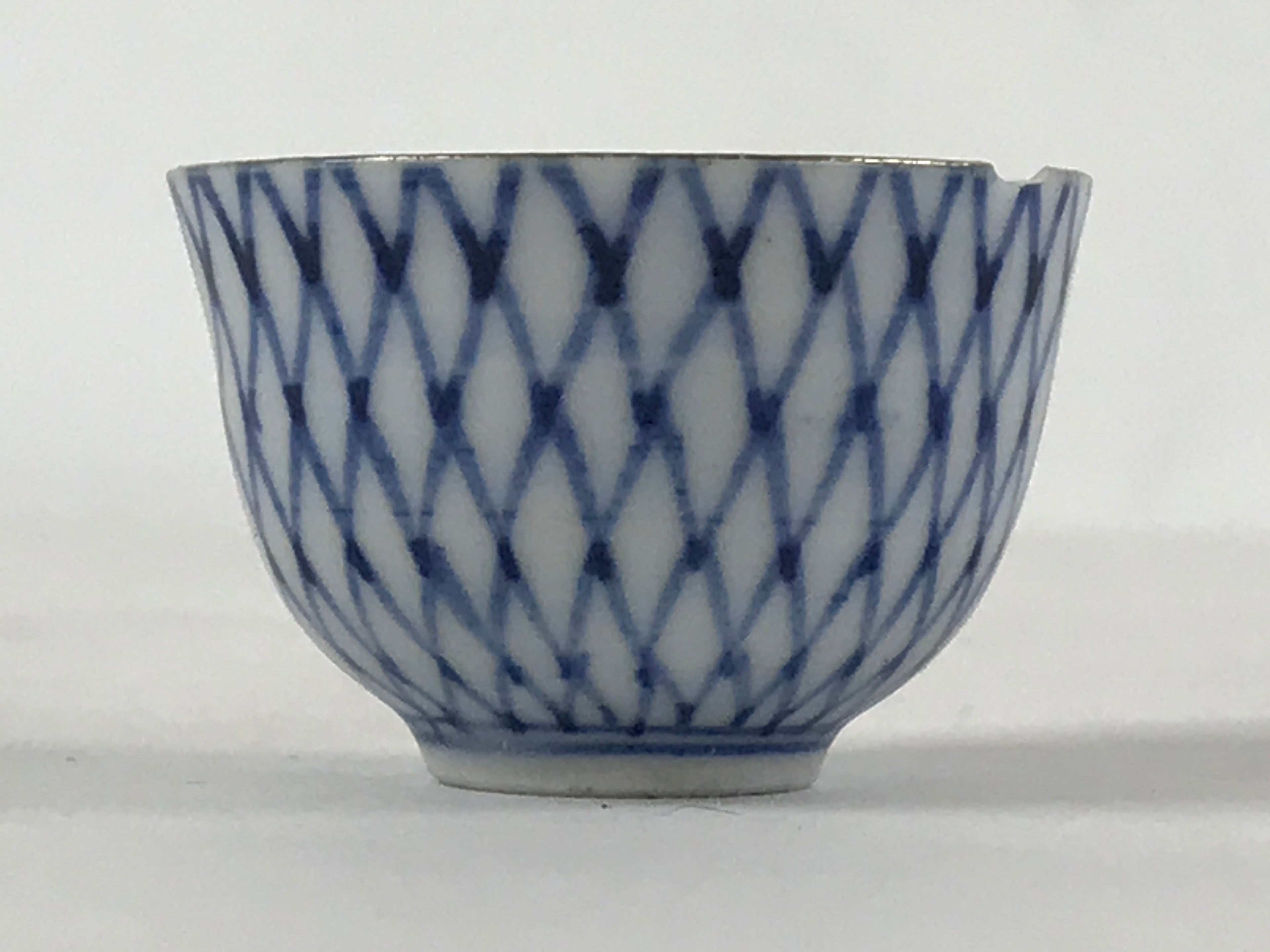Japanese Kutani Ware Porcelain Sake Cup Vtg Tsubomi Ochoko Blue Grid Red G106