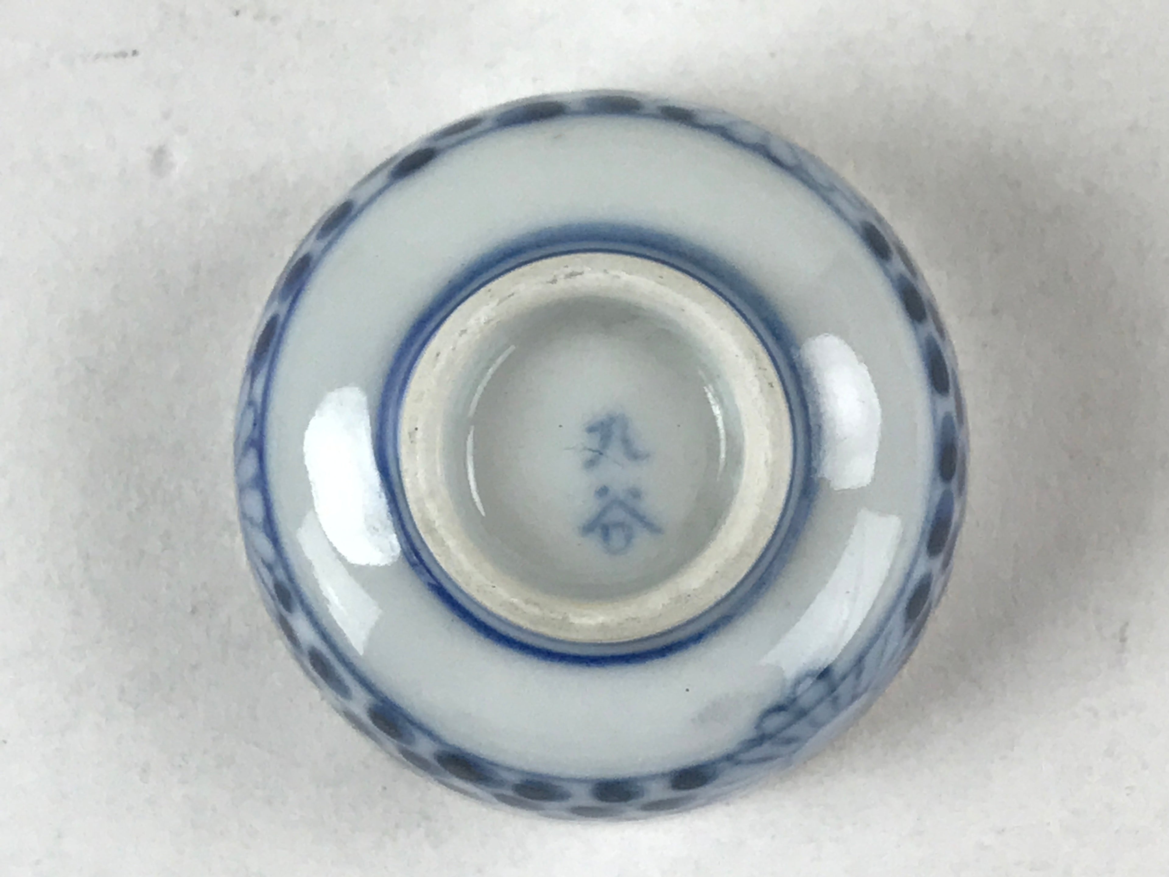 Japanese Kutani Ware Porcelain Sake Cup Vtg Tsubomi Ochoko Red Temple Blue G107