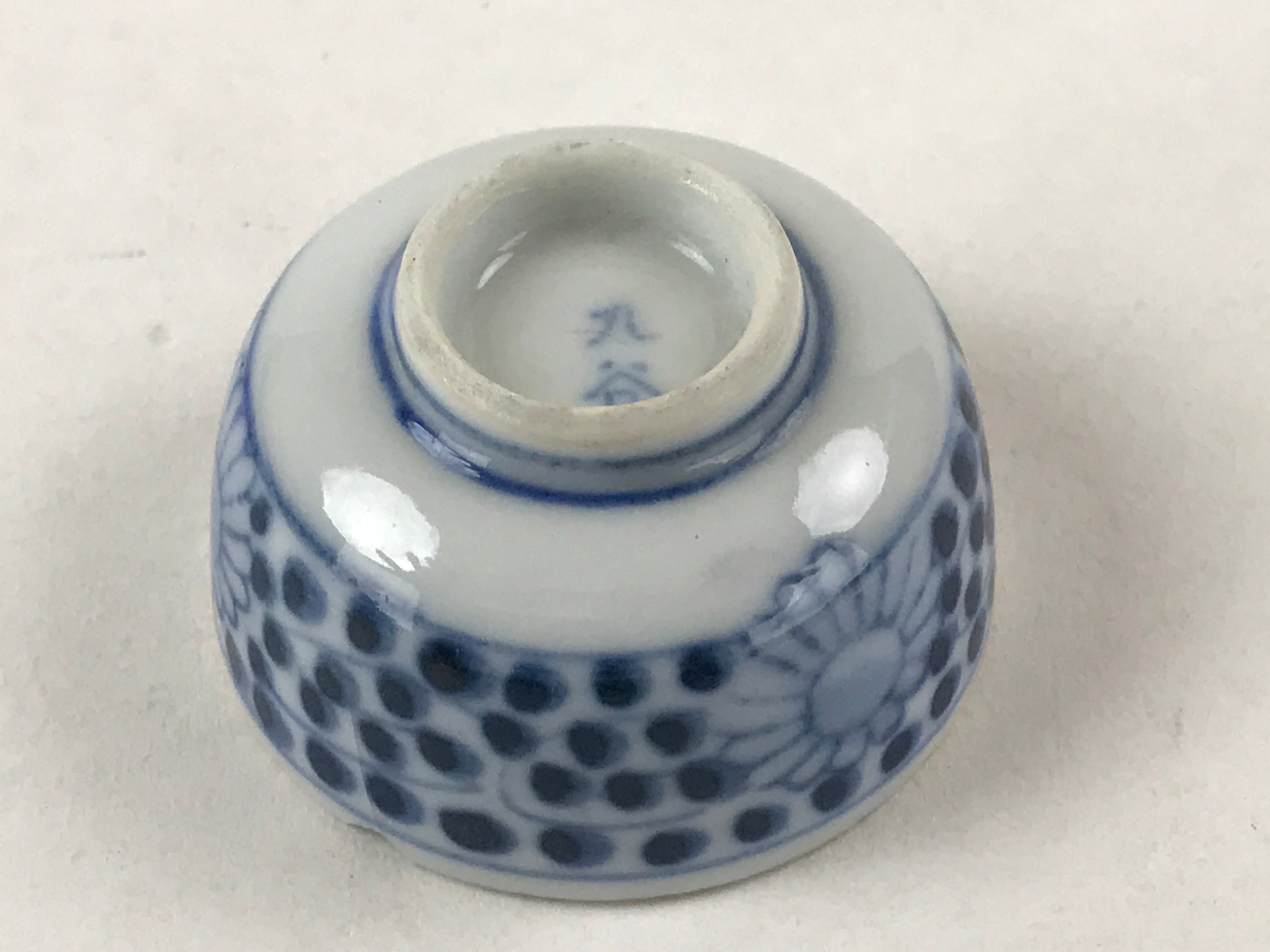 Japanese Kutani Ware Porcelain Sake Cup Vtg Tsubomi Ochoko Red Temple Blue G107