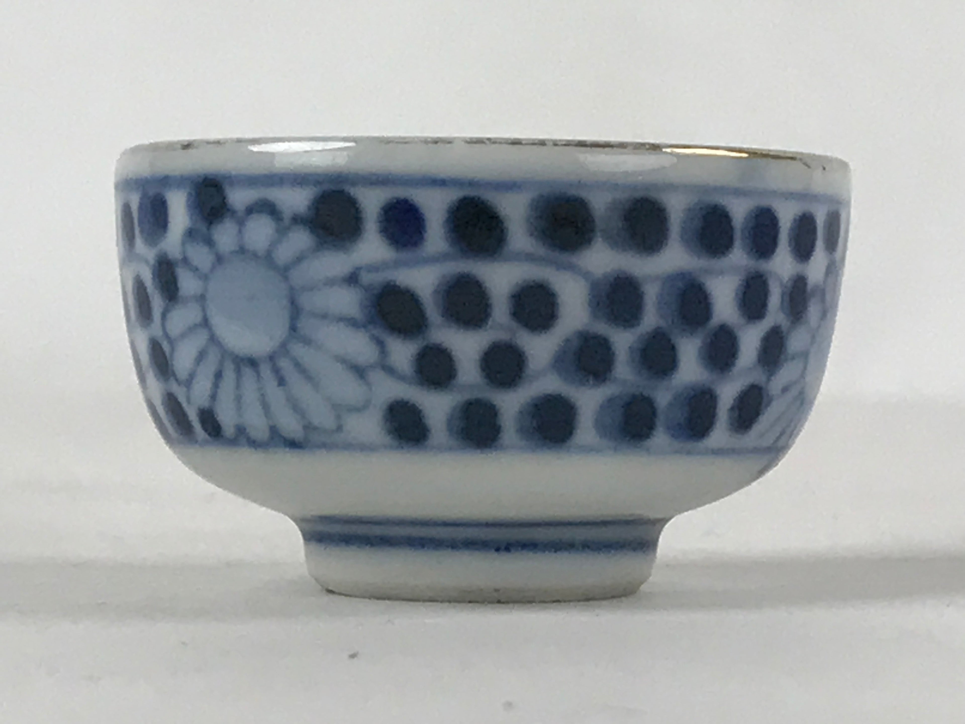 Japanese Kutani Ware Porcelain Sake Cup Vtg Tsubomi Ochoko Red Temple Blue G107