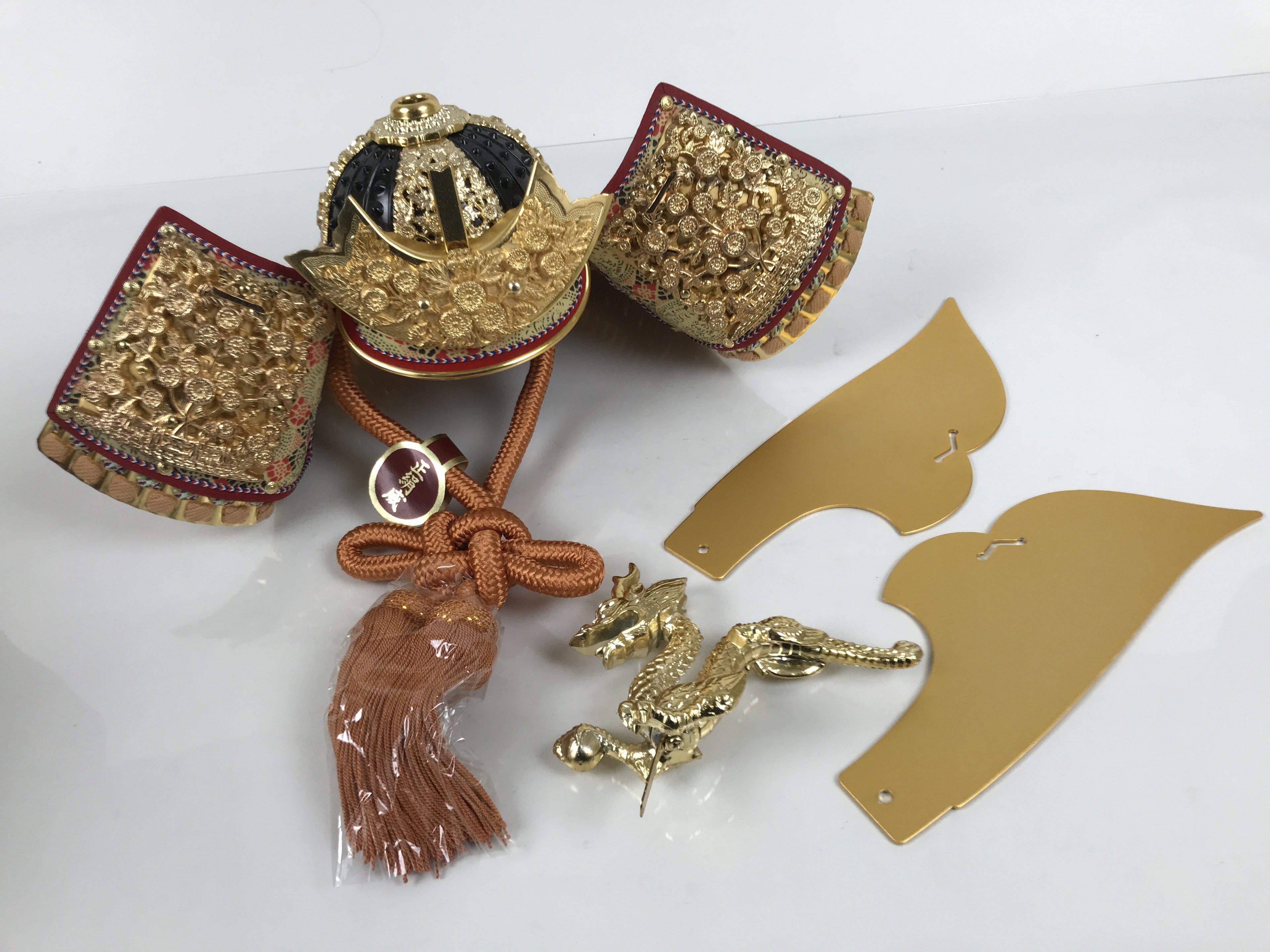 Japanese Lacquer Wood Boxed Kabuto Samurai Helmet Vtg Display Gold Dragon ID660
