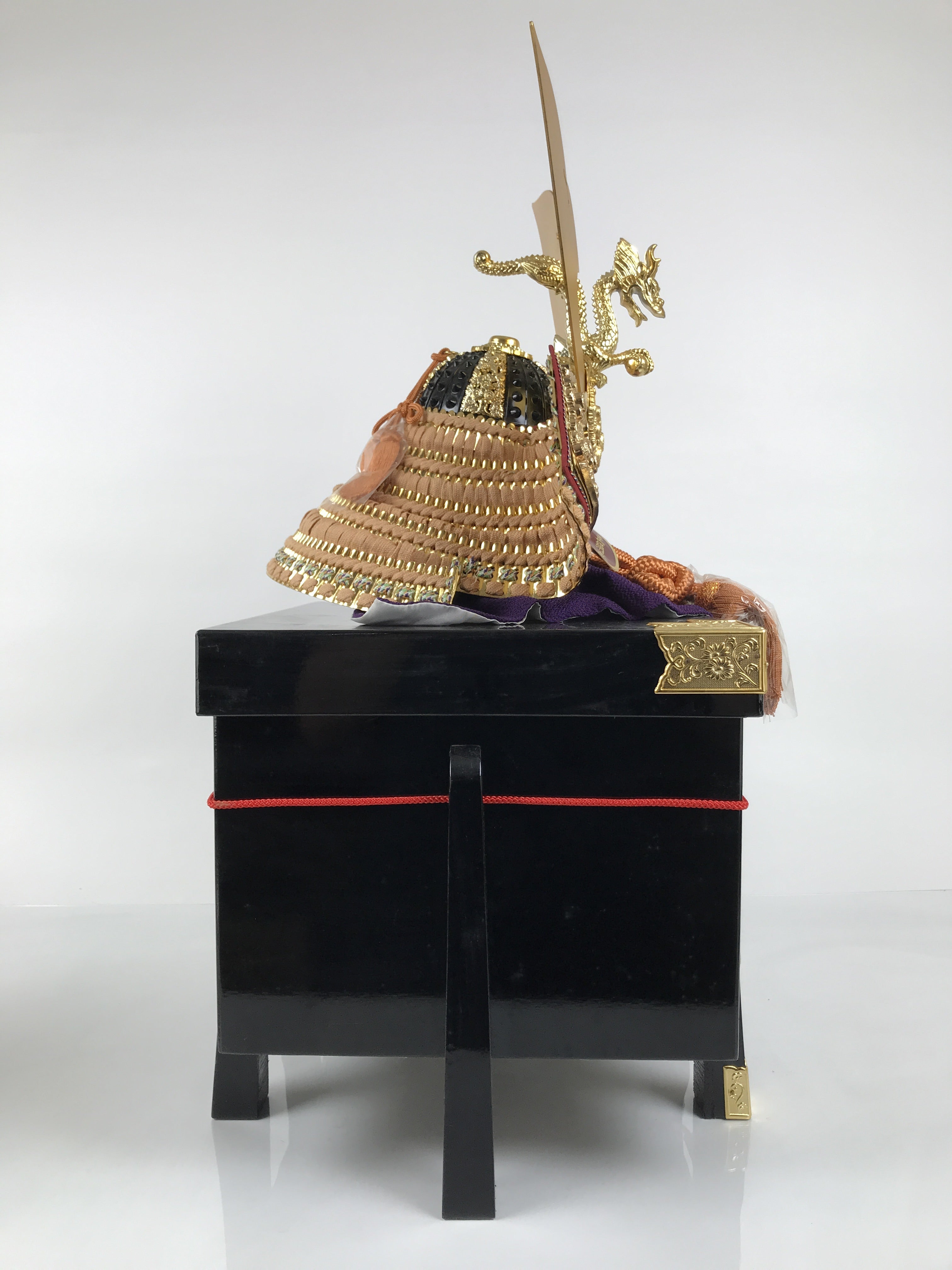 KAZUTOYO　904545 Japanese Lacquer Wood Boxed Kabuto Samurai Helmet Vtg Display Gold