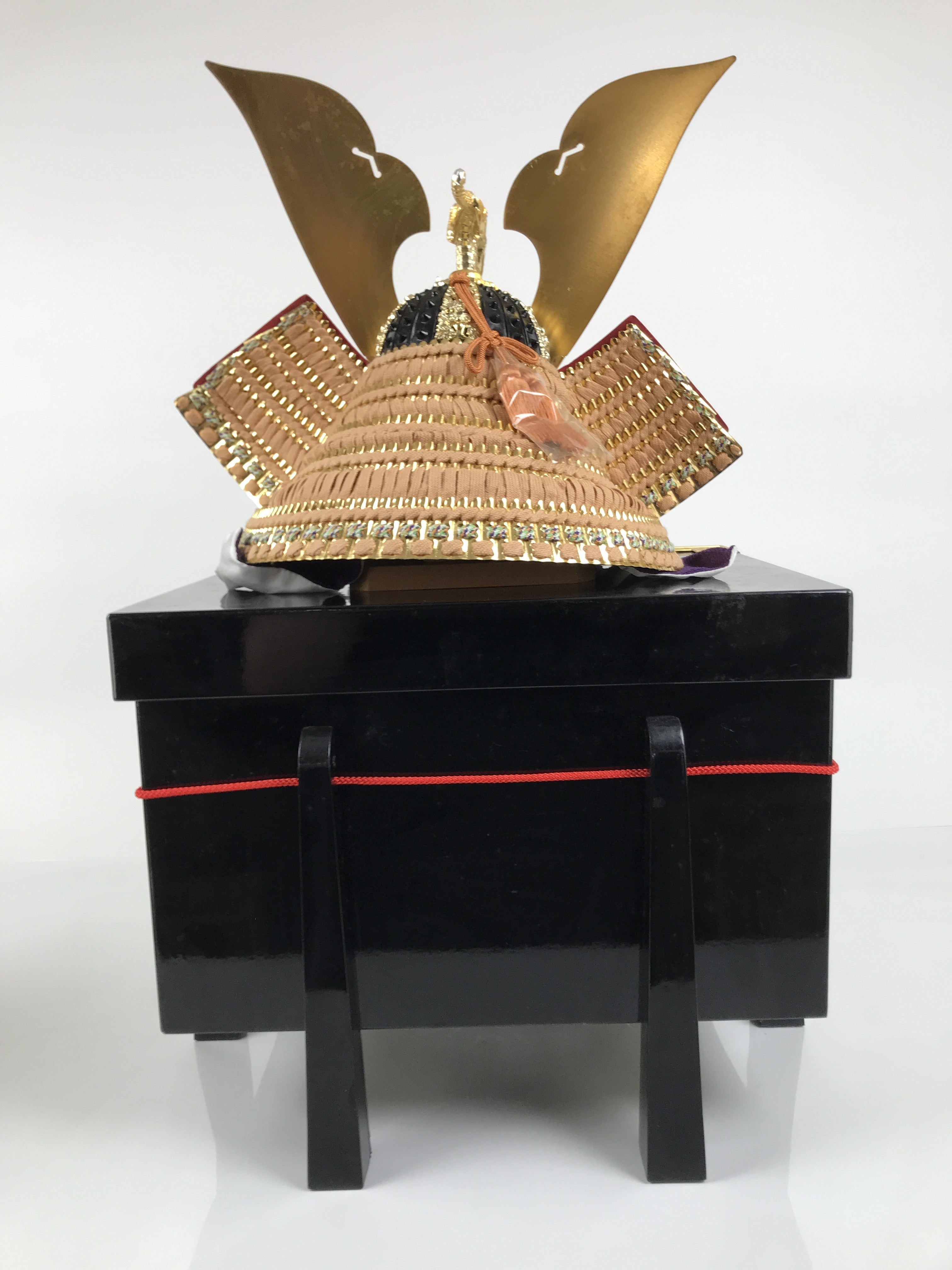 Japanese Lacquer Wood Boxed Kabuto Samurai Helmet Vtg Display Gold
