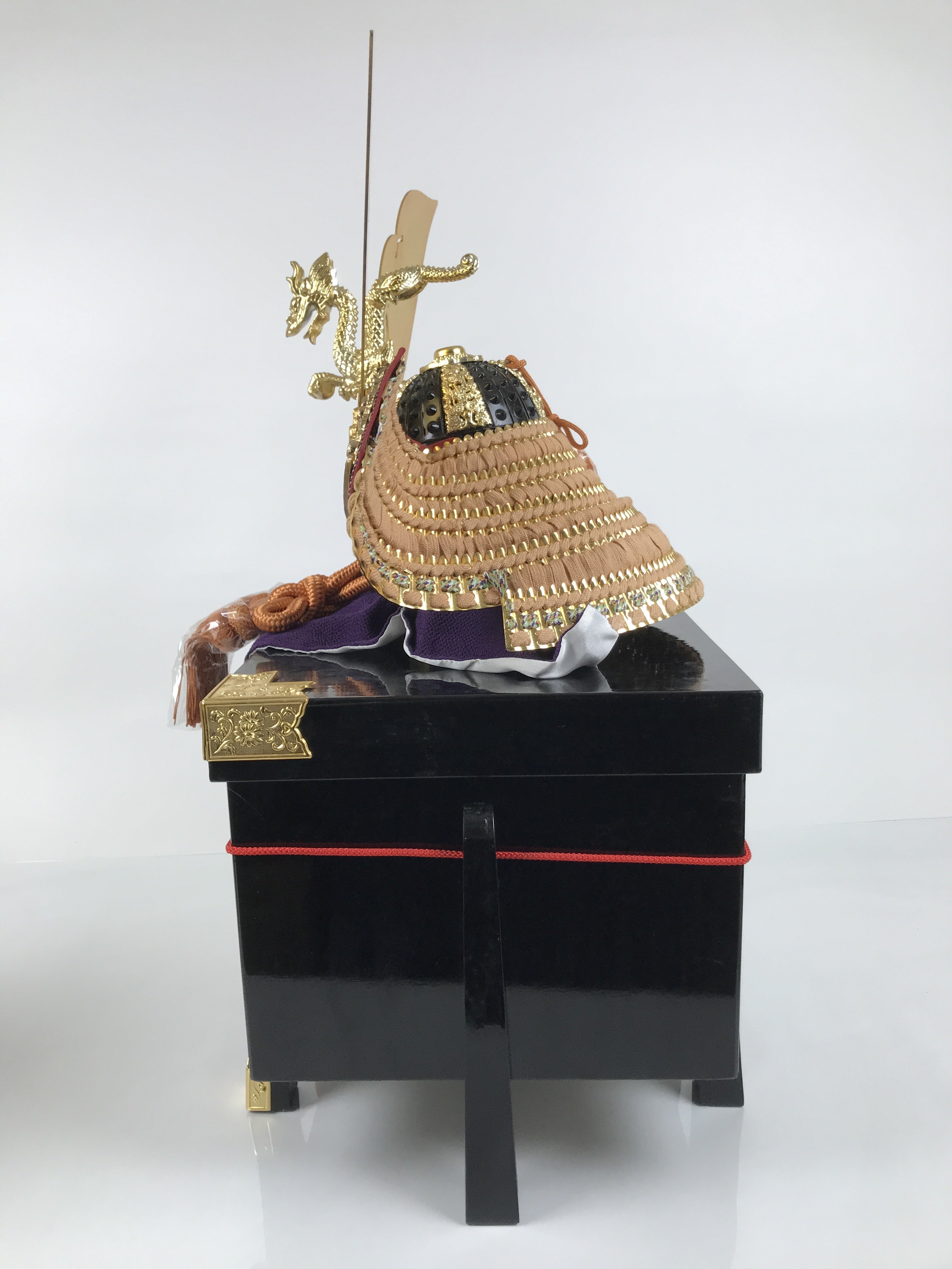 Japanese Lacquer Wood Boxed Kabuto Samurai Helmet Vtg Display Gold Dragon ID660