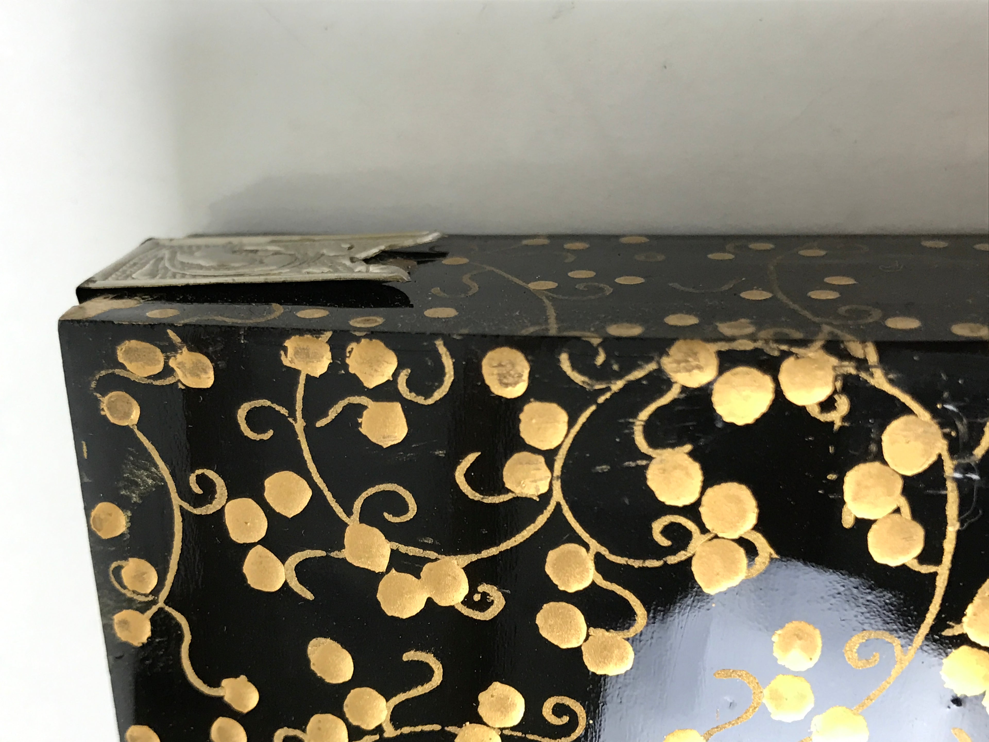 Japanese Lacquer Wood Hina Doll Chest Nagamochi Vtg Girls Day Makie Gold ID618