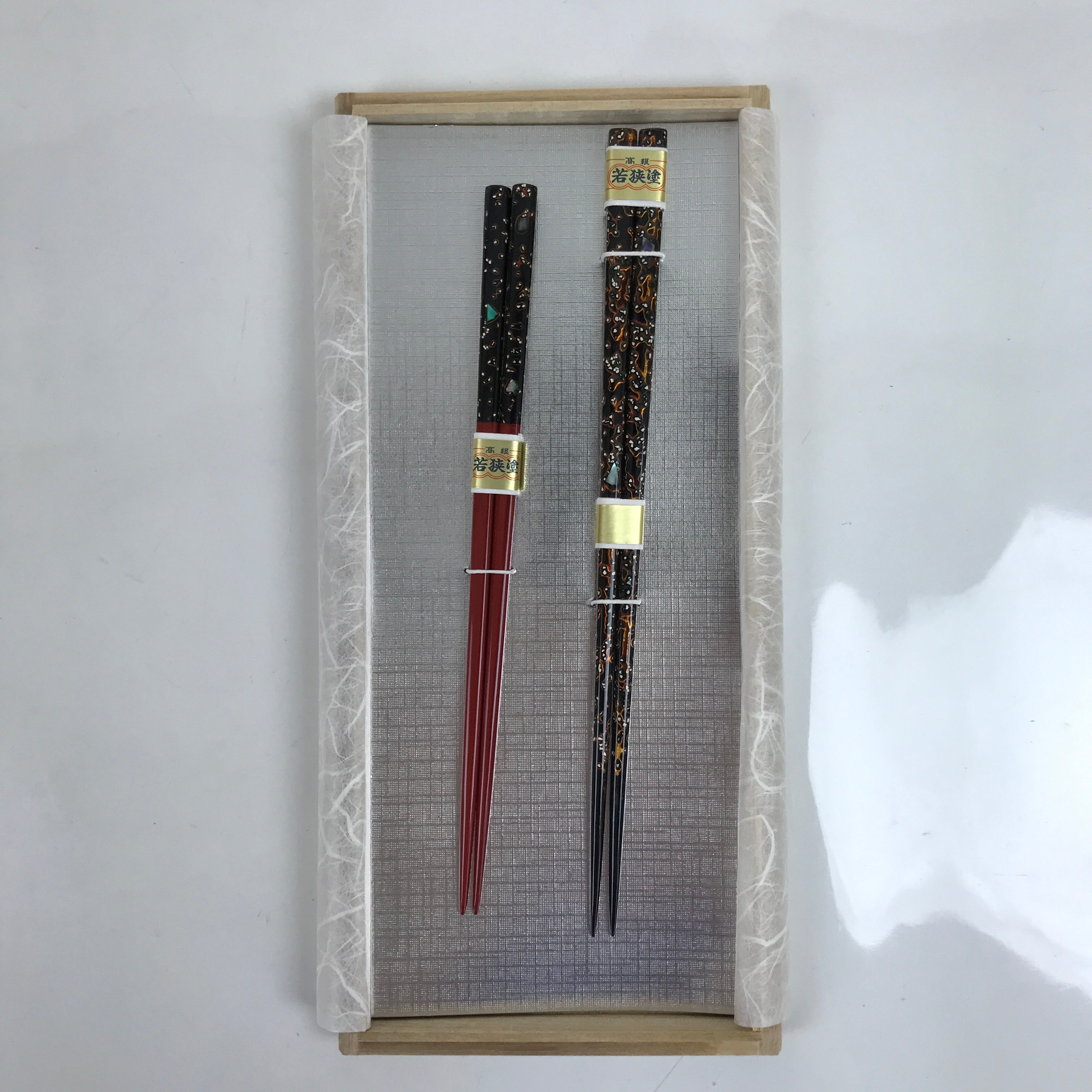 Japanese Lacquered Wooden Chopstick Pair Set Vtg Wakasa Raden Red Black L304