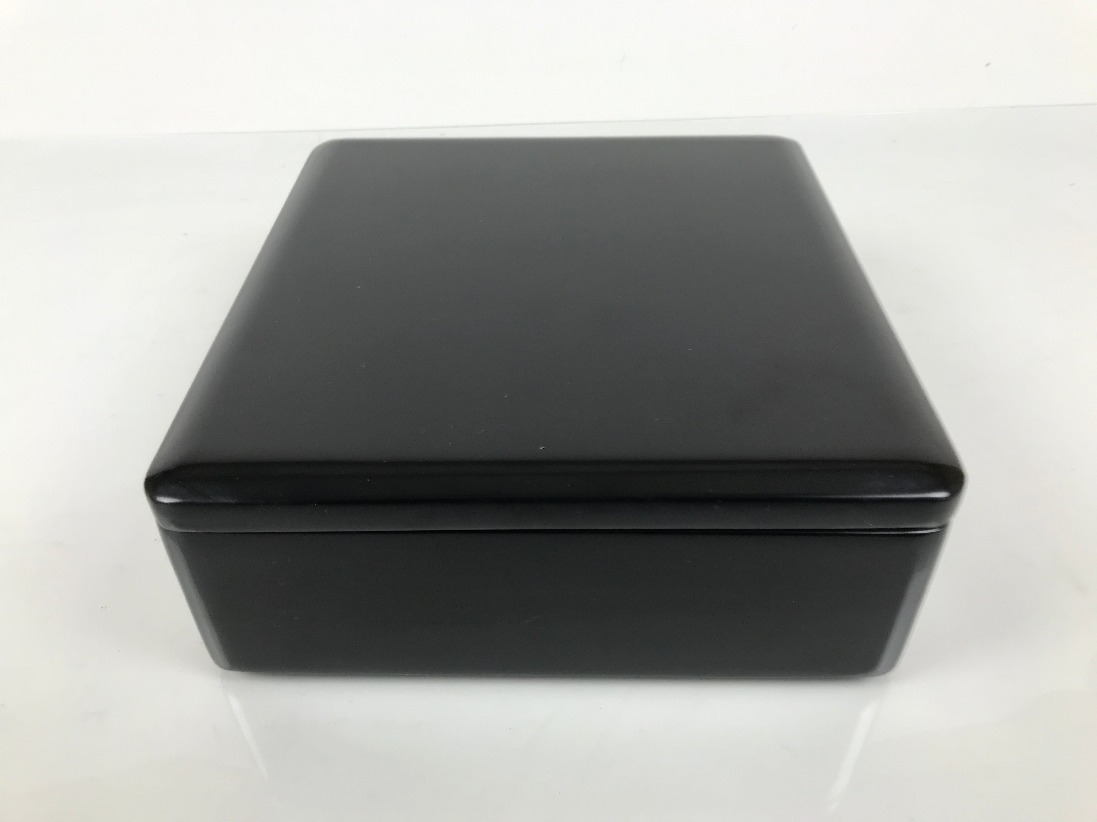 Japanese Lacquered Wooden Lidded Bento Box Vtg Jubako Classic Black Red L617