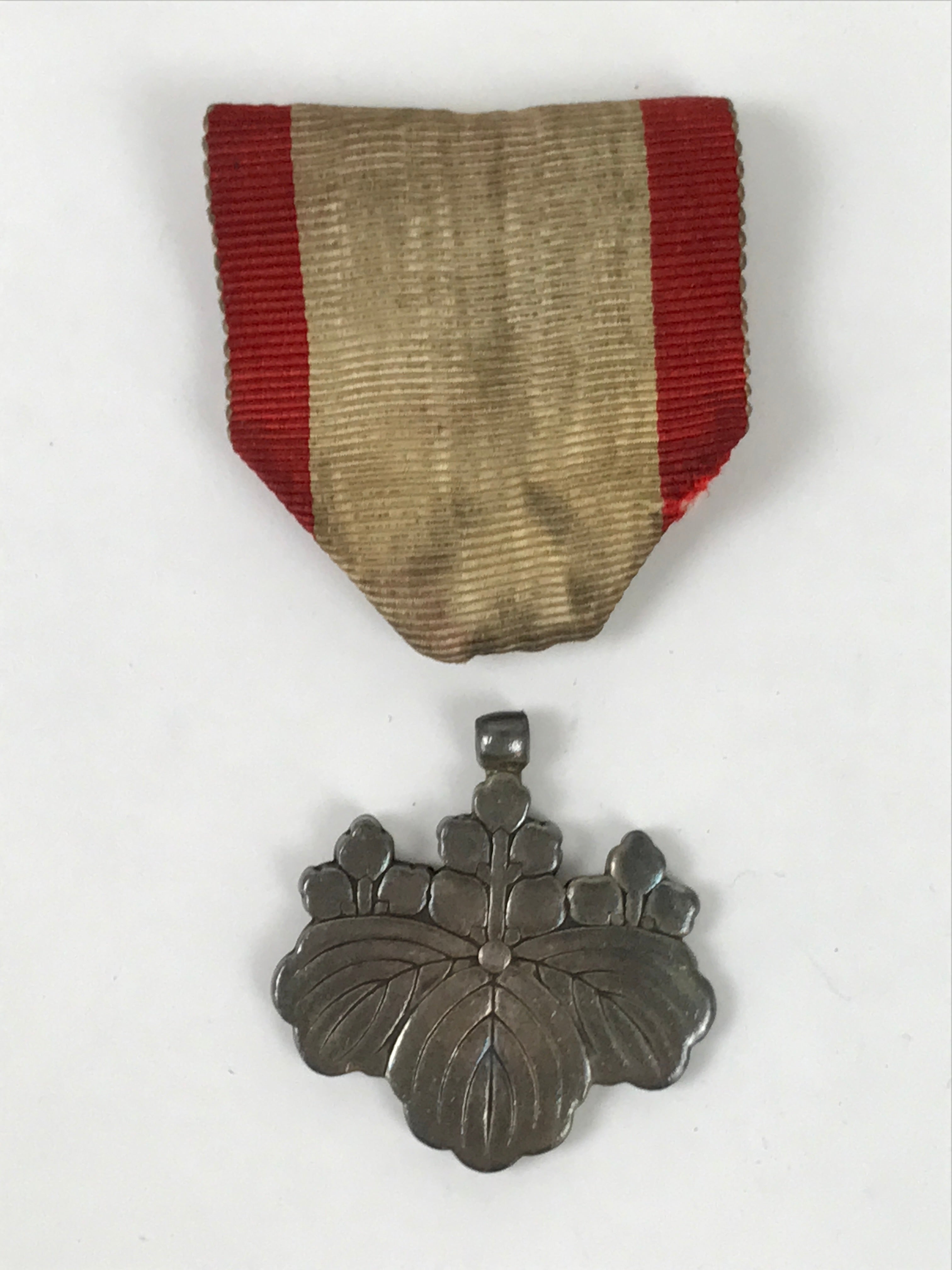 Japanese Order of the Rising Sun Medal Vtg Pawlonia 8th Class W/ Box JK812
