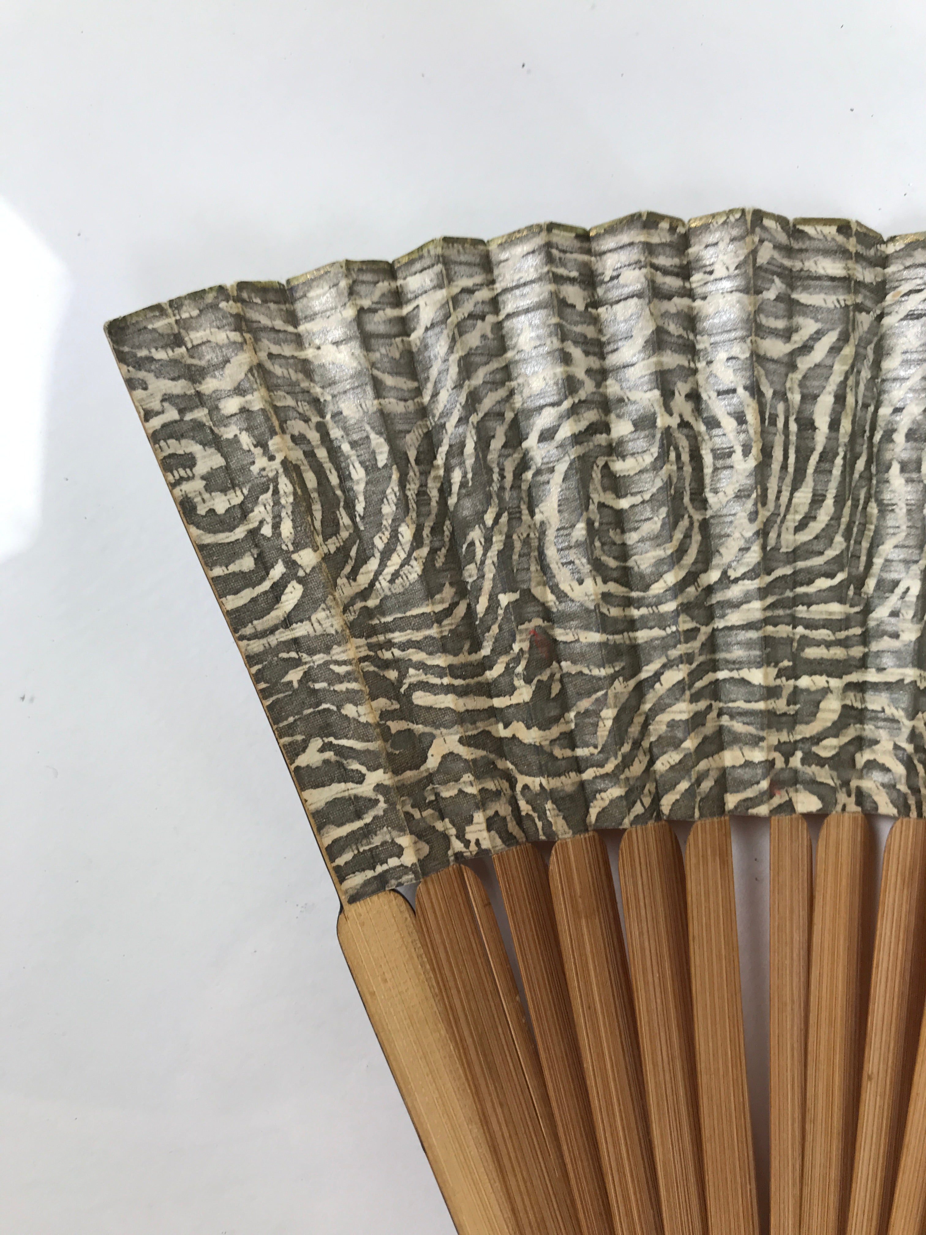 Japanese Paper Folding Fan Sensu Bamboo Frame Brown Silver Floral Swirl 4D898