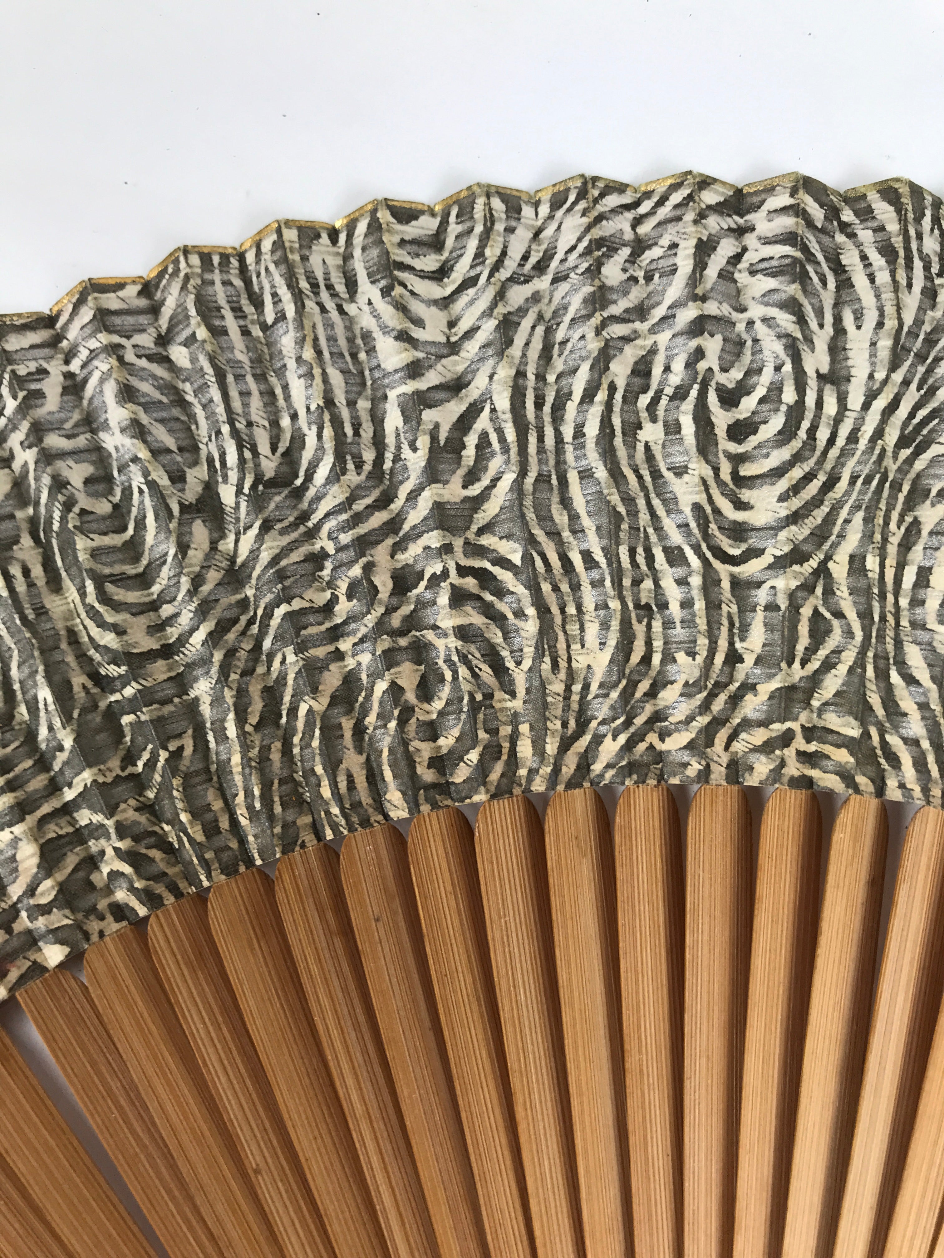 Japanese Paper Folding Fan Sensu Bamboo Frame Brown Silver Floral Swirl 4D898