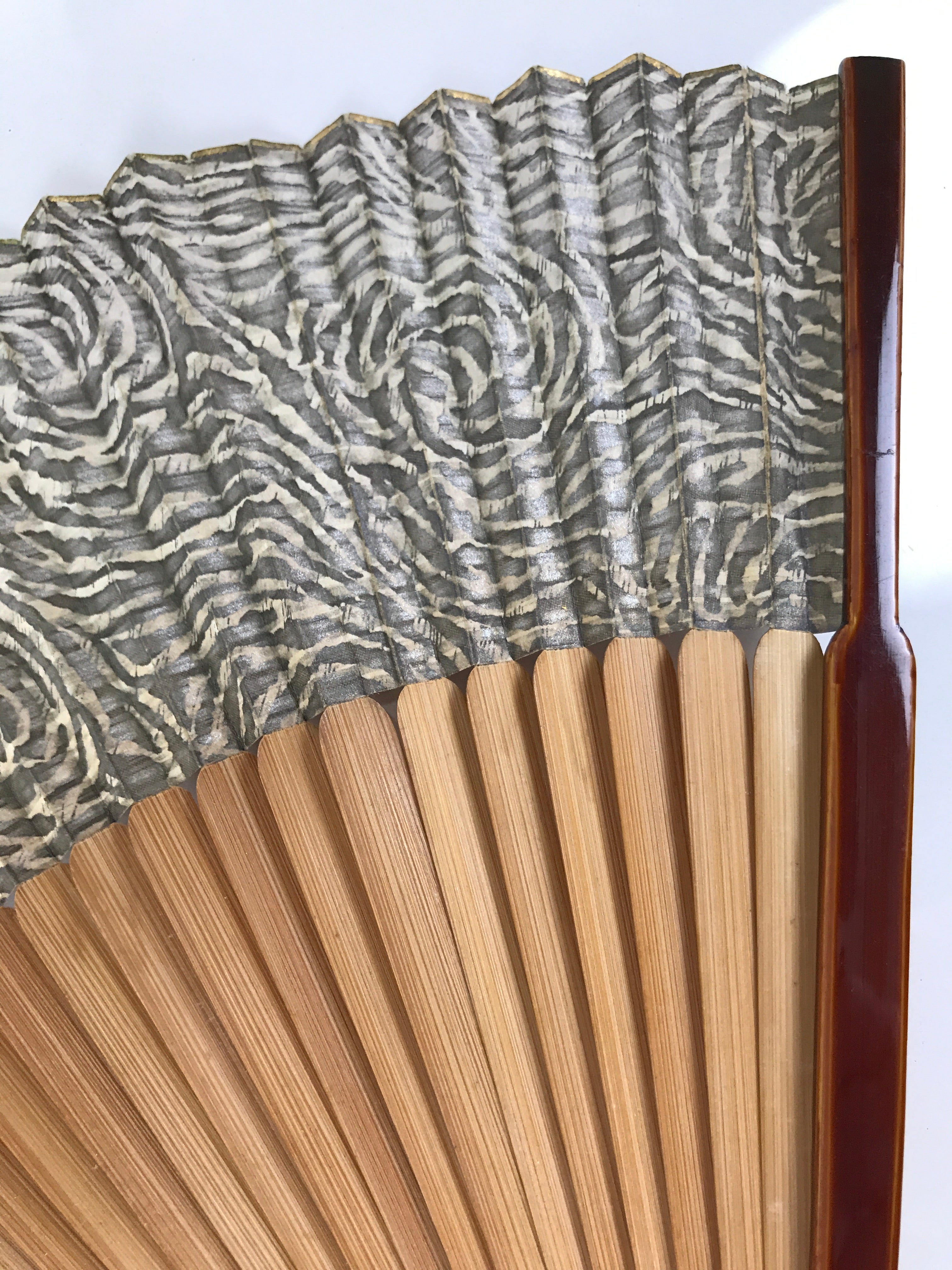 Japanese Paper Folding Fan Sensu Bamboo Frame Brown Silver Floral Swirl 4D898