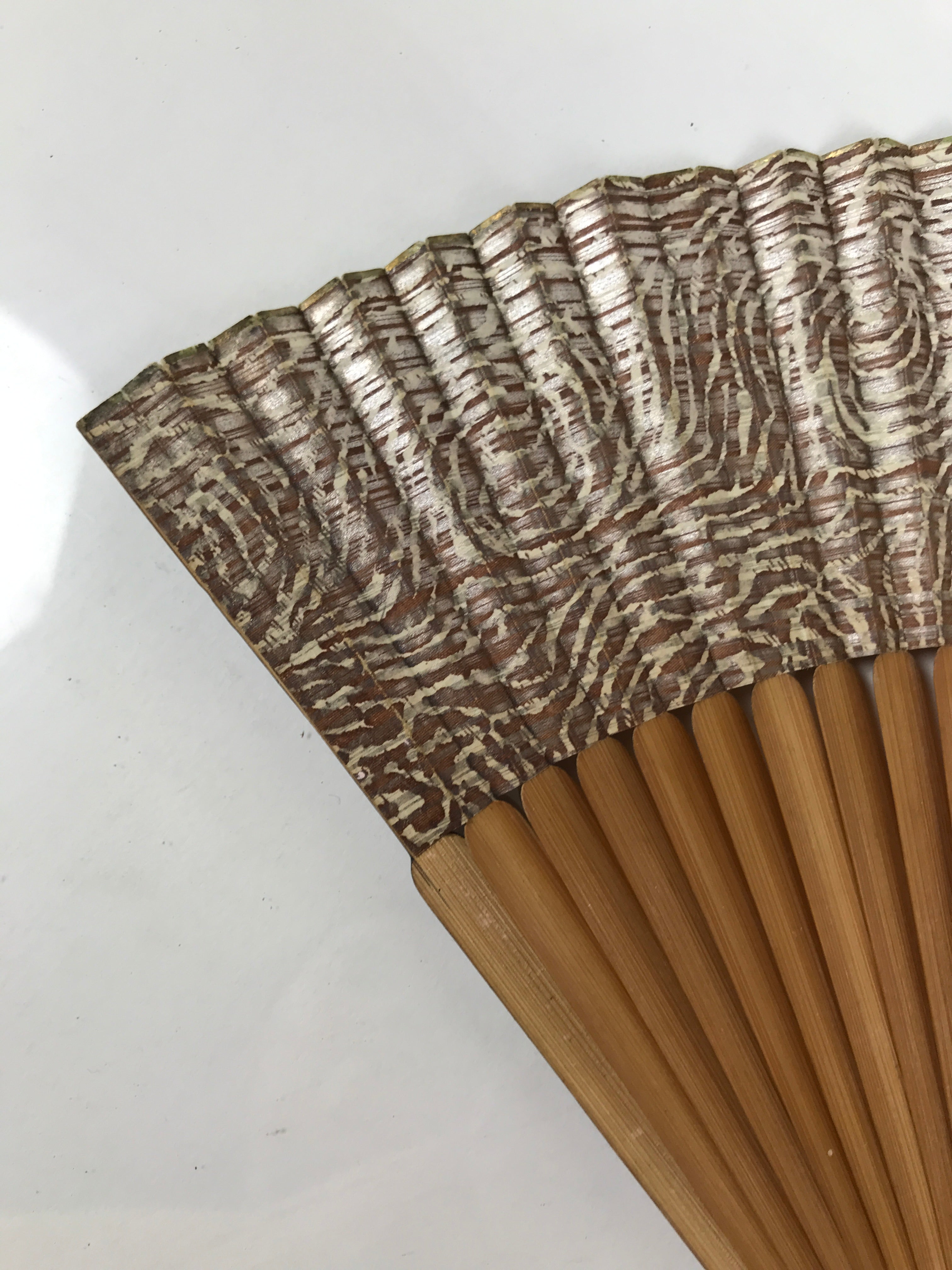Japanese Paper Folding Fan Sensu Bamboo Frame Brown Silver Floral Swirl 4D898
