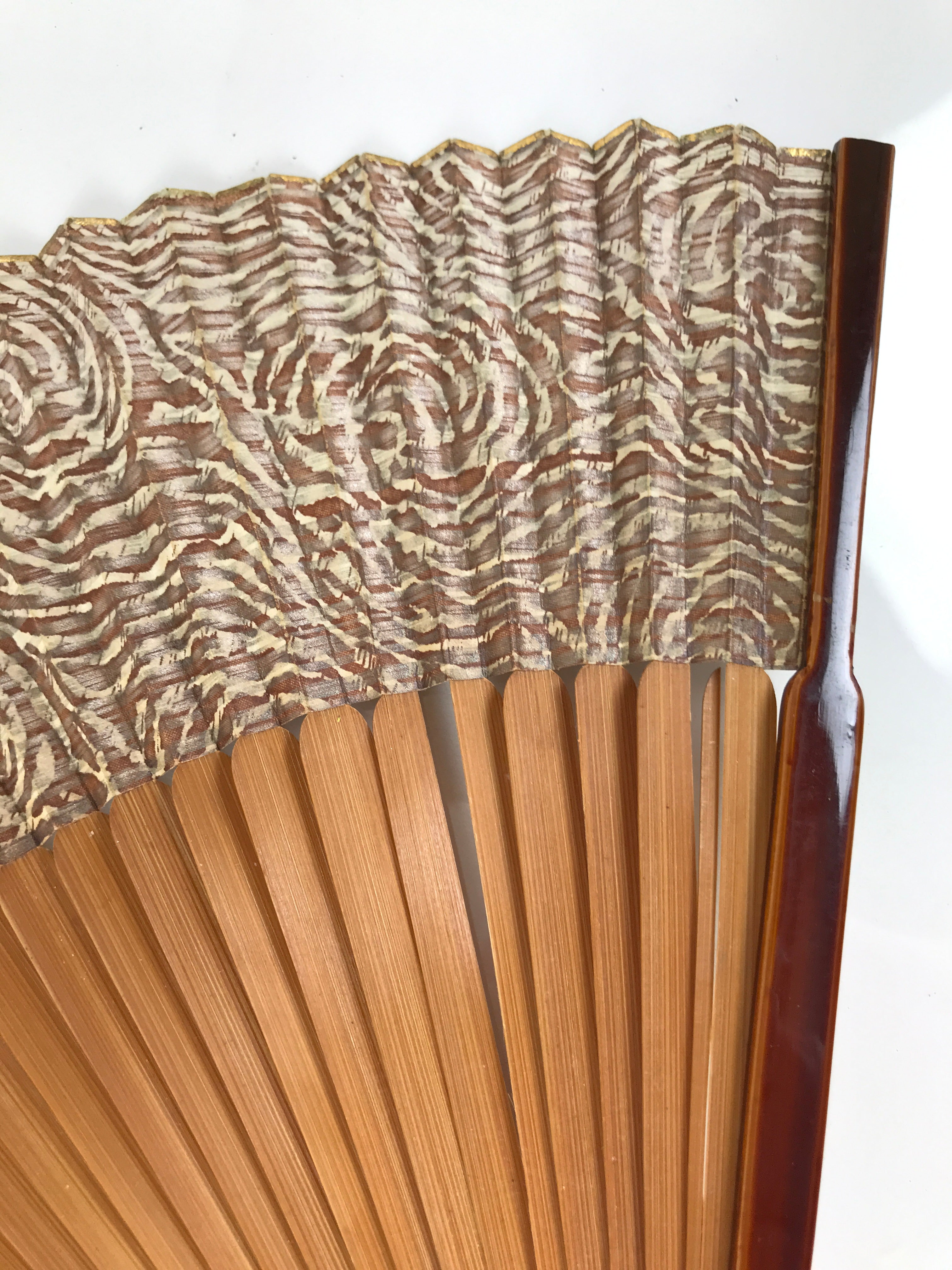 Japanese Paper Folding Fan Sensu Bamboo Frame Brown Silver Floral Swirl 4D898