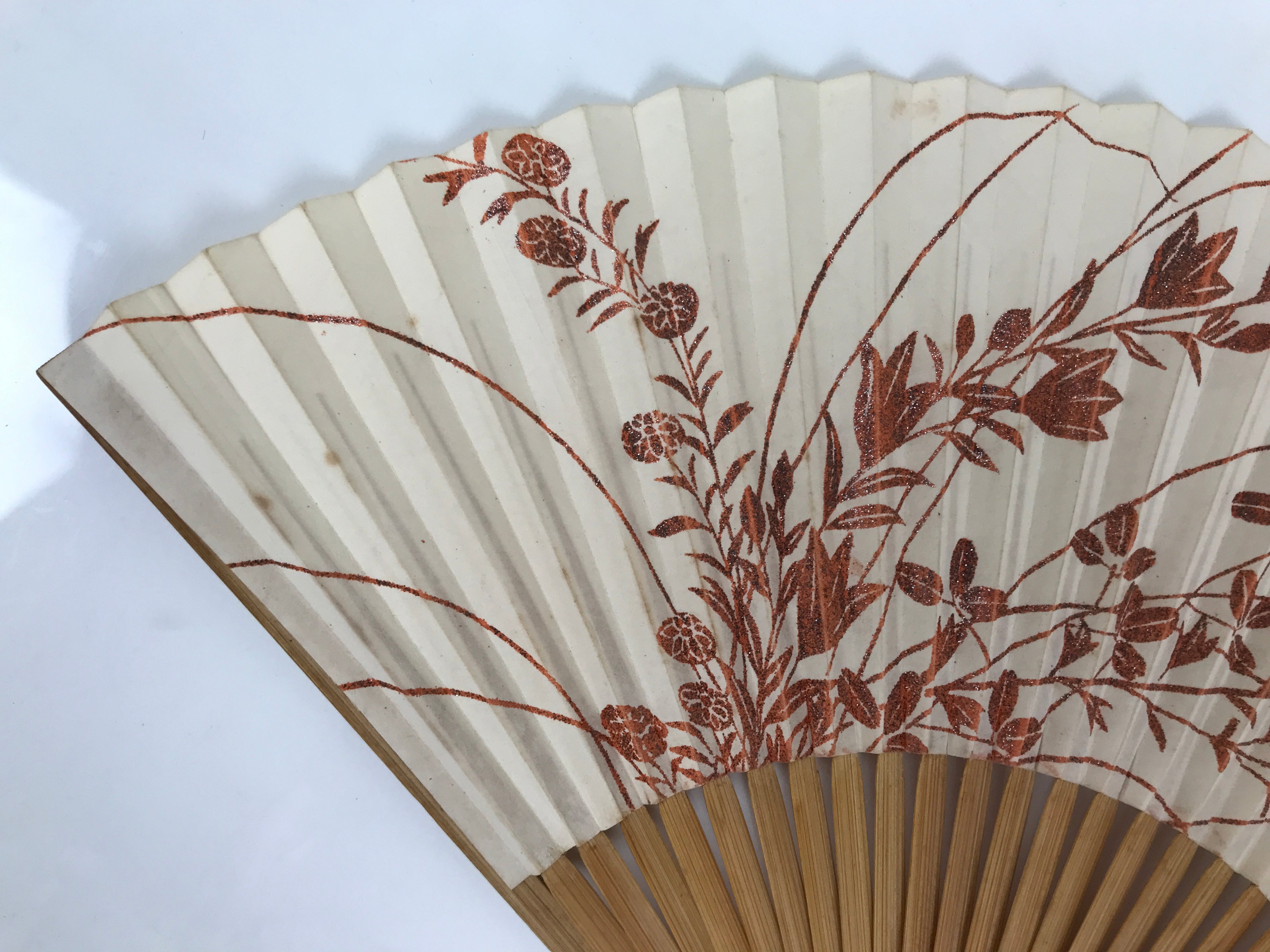 Japanese Paper Folding Fan Sensu Vtg Bamboo Frame Beige Red Sparkle Plants 4D972