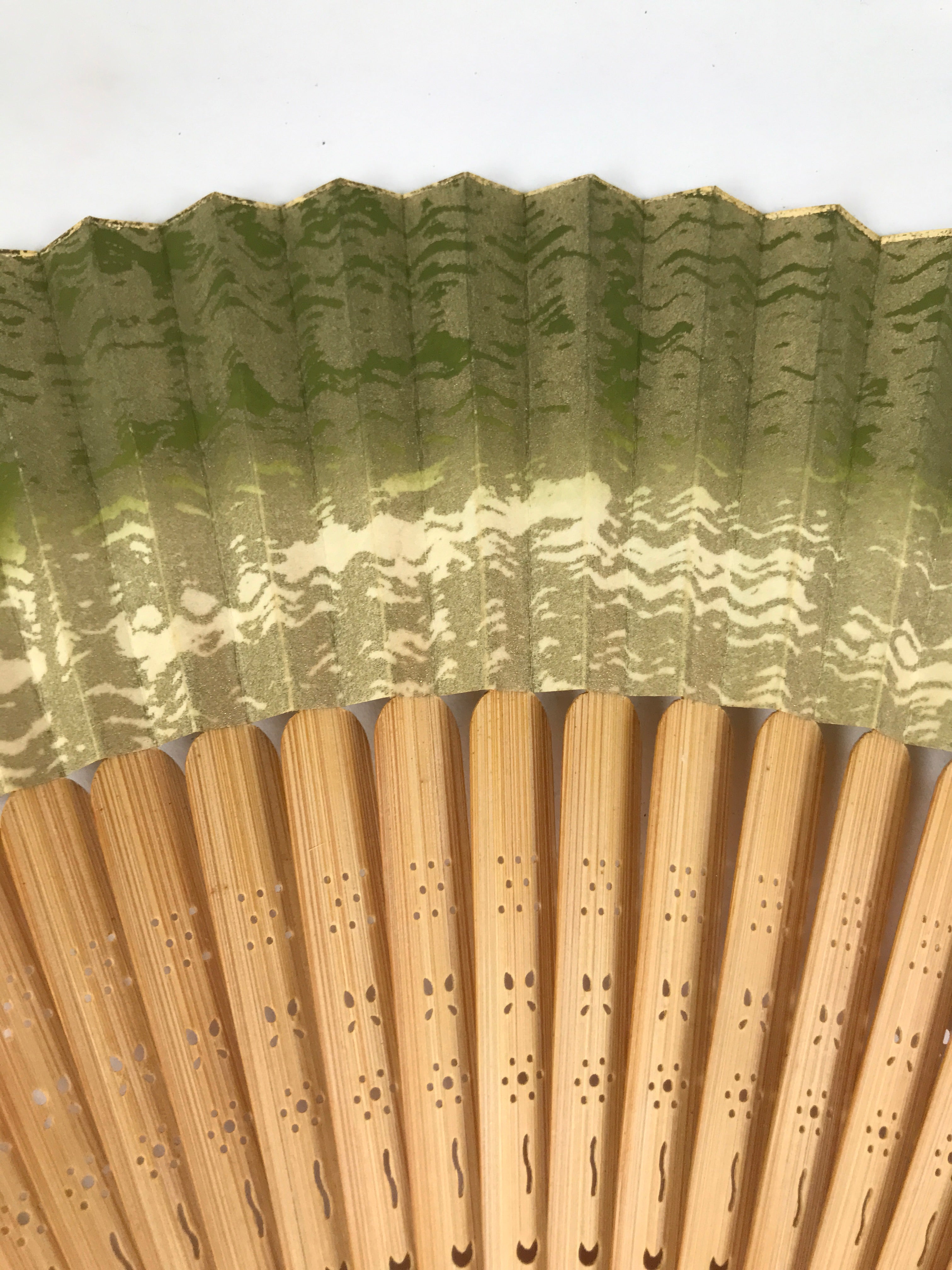 Japanese Paper Folding Fan Sensu Vtg Lacquer Bamboo Frame Green Gold Waves 4D900