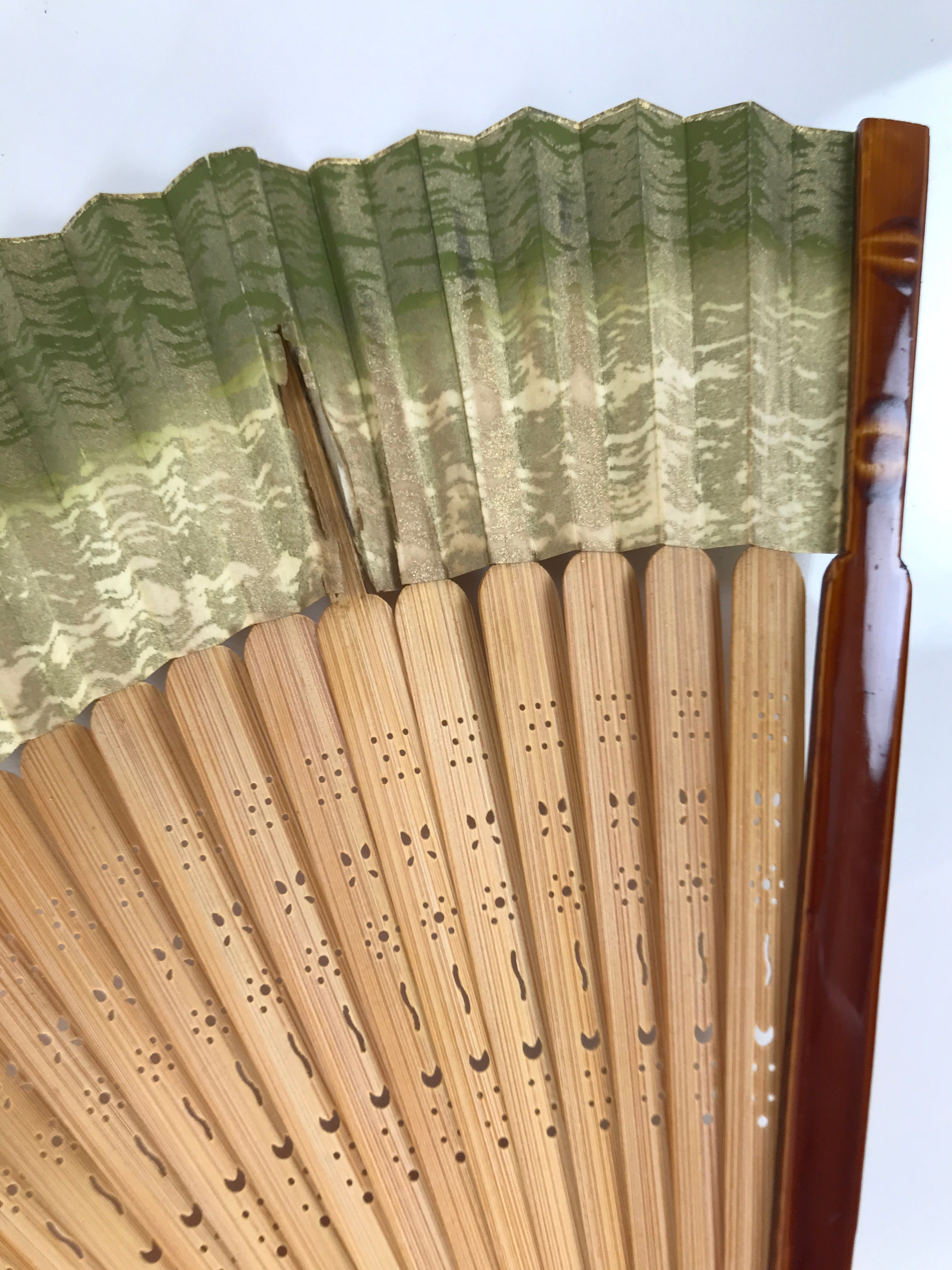 Japanese Paper Folding Fan Sensu Vtg Lacquer Bamboo Frame Green Gold Waves 4D900