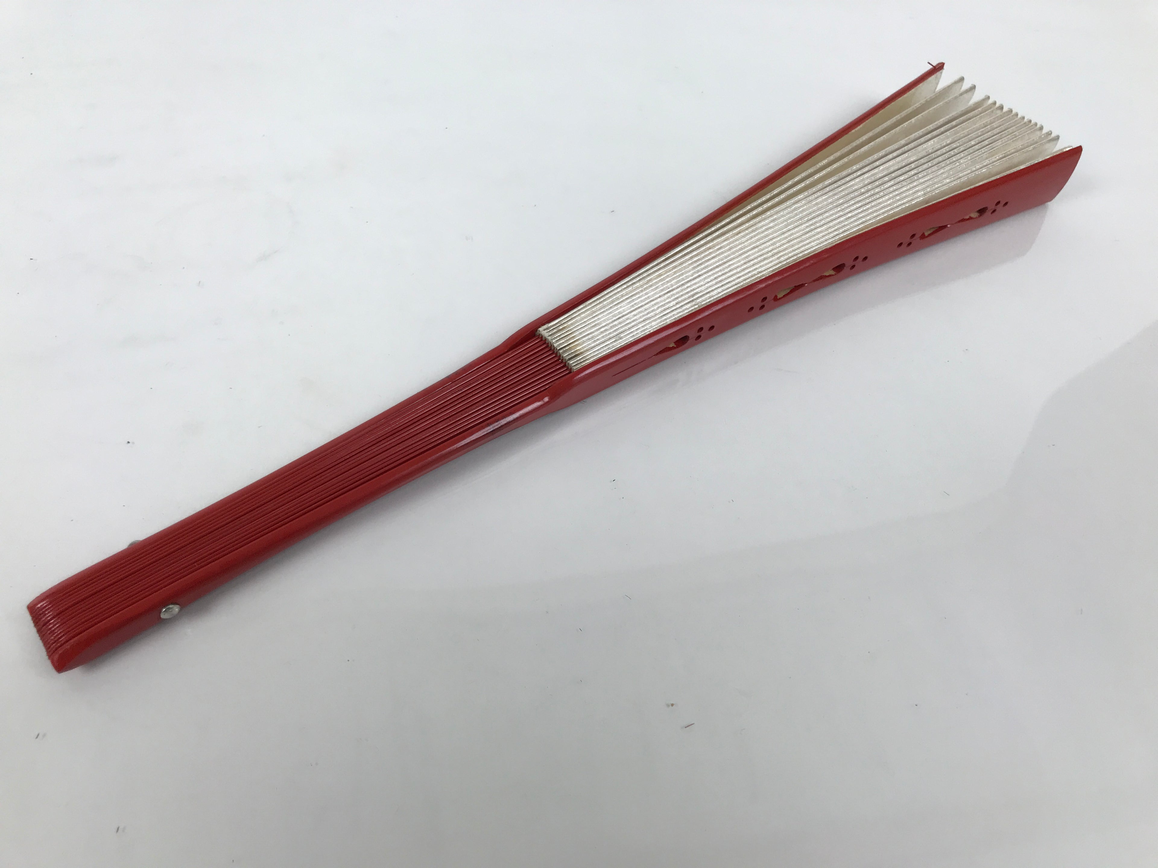 Japanese Paper Folding Fan Sensu Vtg Red Bamboo Frame Silver Gold Blank 4D944