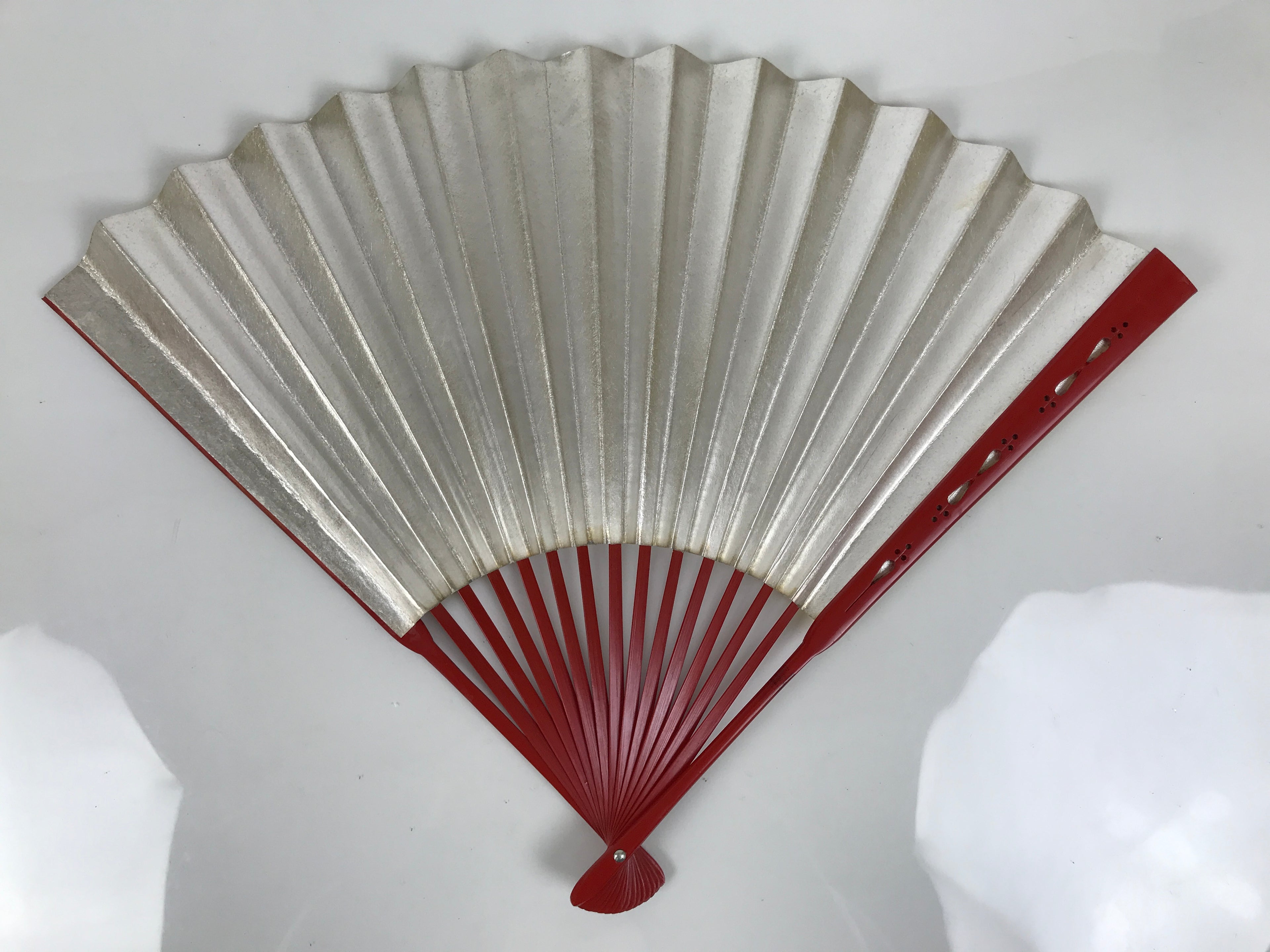 Japanese Paper Folding Fan Sensu Vtg Red Bamboo Frame Silver Gold Blank 4D944