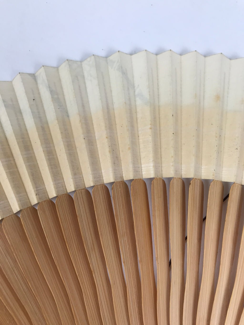 Japanese Paper Folding Fan Sensu Vtg Wavy Bamboo Frame Silver Foil White 4D901
