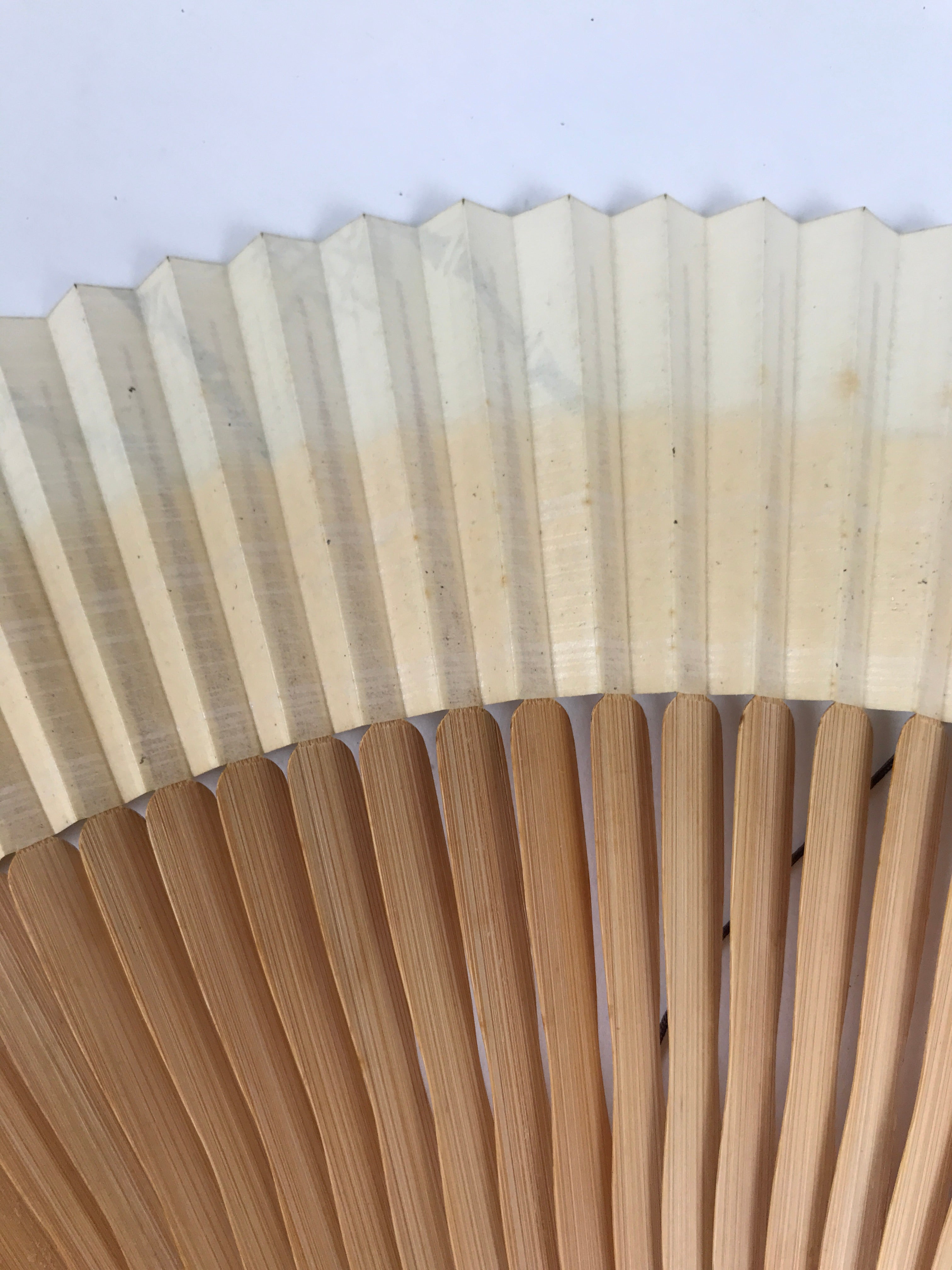 Japanese Paper Folding Fan Sensu Vtg Wavy Bamboo Frame Silver Foil White 4D901