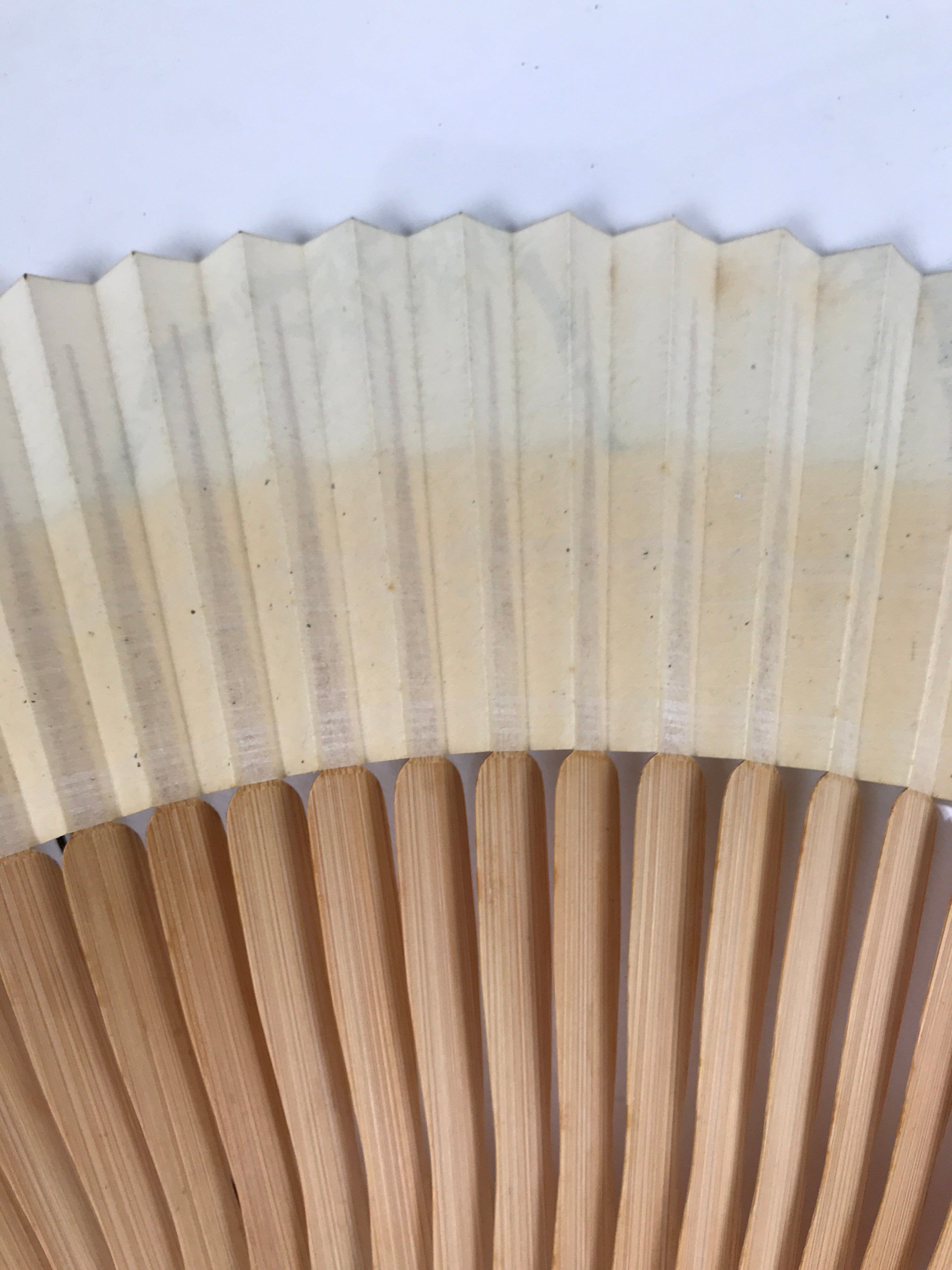 Japanese Paper Folding Fan Sensu Vtg Wavy Bamboo Frame Silver Foil White 4D901