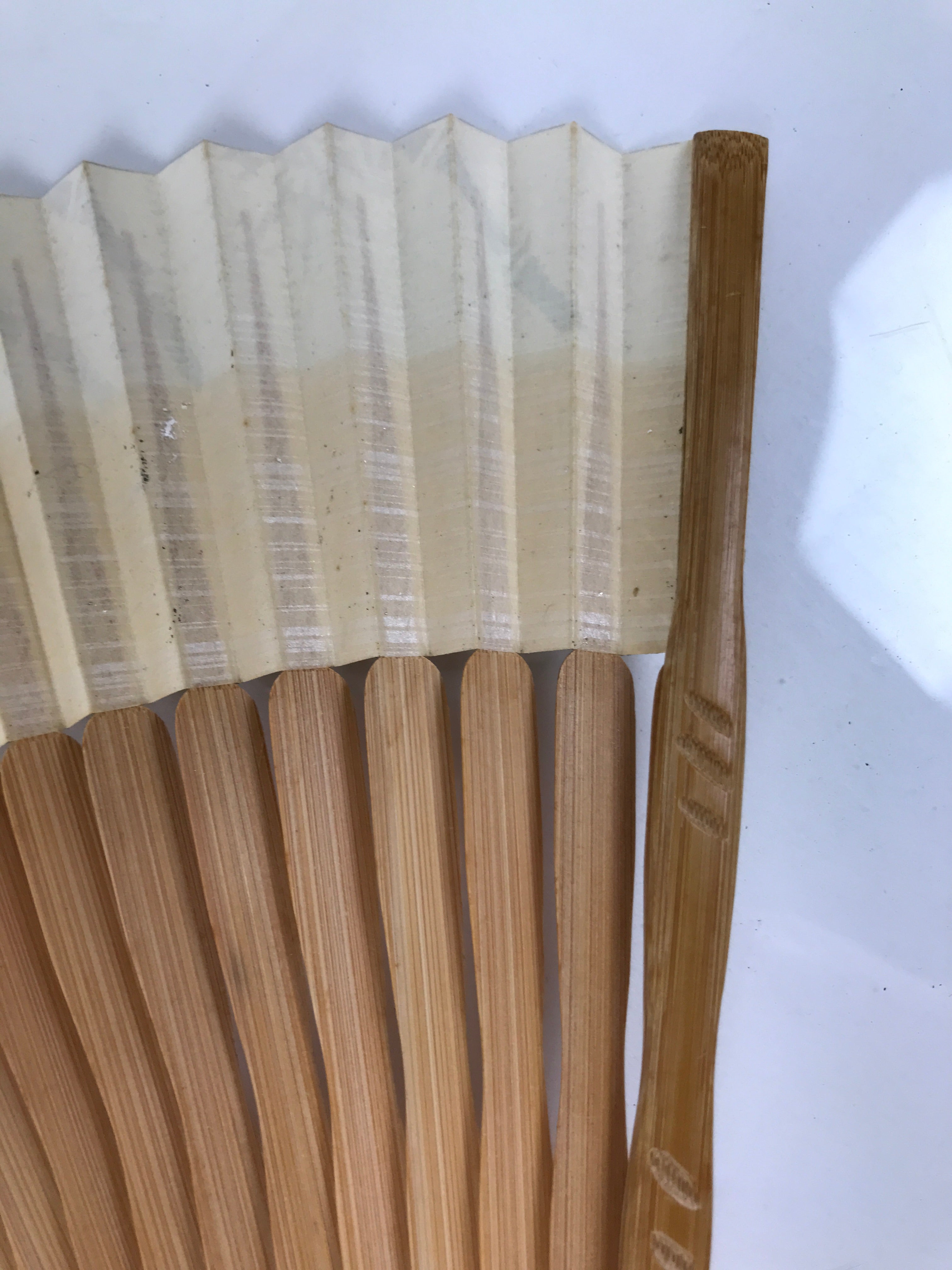 Japanese Paper Folding Fan Sensu Vtg Wavy Bamboo Frame Silver Foil White 4D901