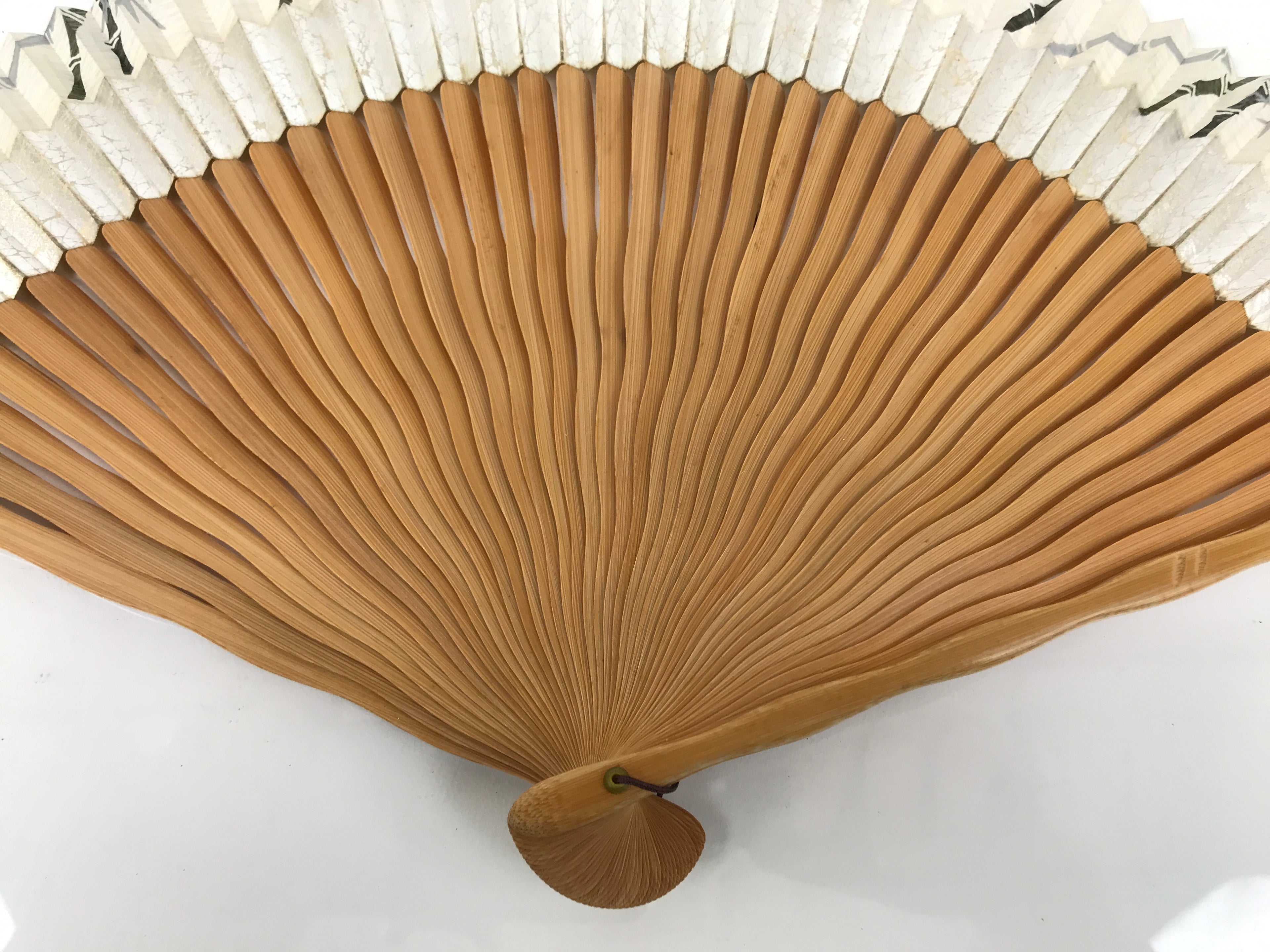 Japanese Paper Folding Fan Sensu Vtg Wavy Bamboo Frame Silver Foil White 4D901
