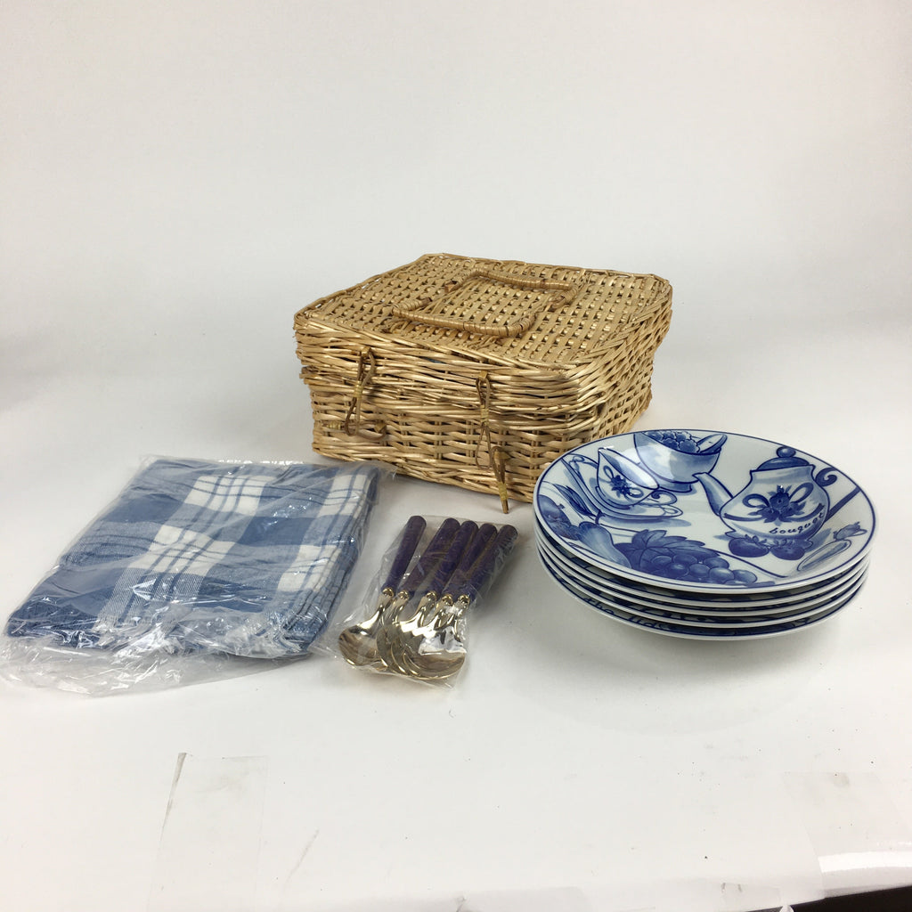 Japanese Picnic Basket Set For 5 Person Vtg Blue Picture Plate Spoon Place Mat J