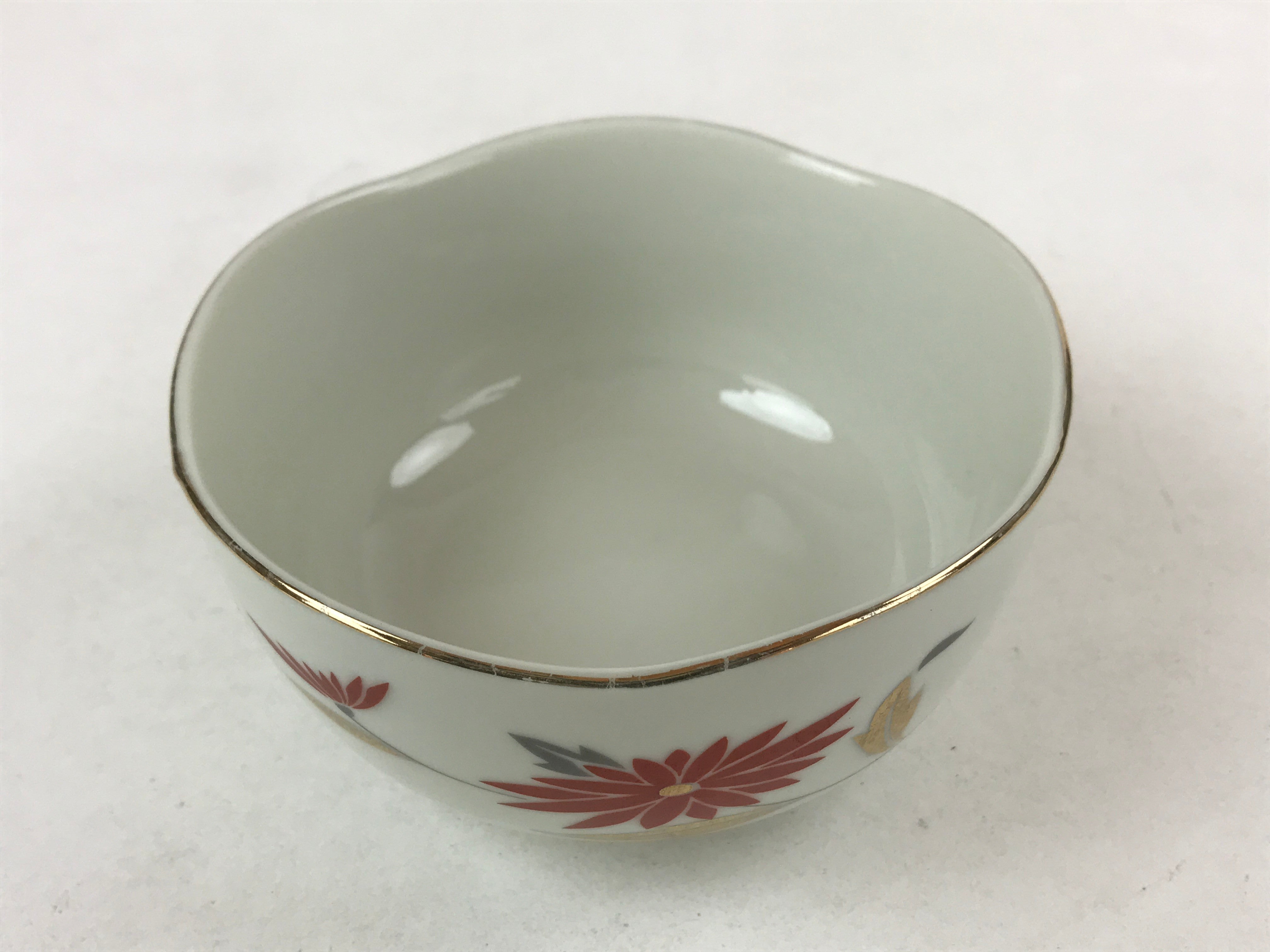 Japanese Porcelain Bowl Vtg Wavy Edge Chrysanthemum Floral White Red Gold PY594