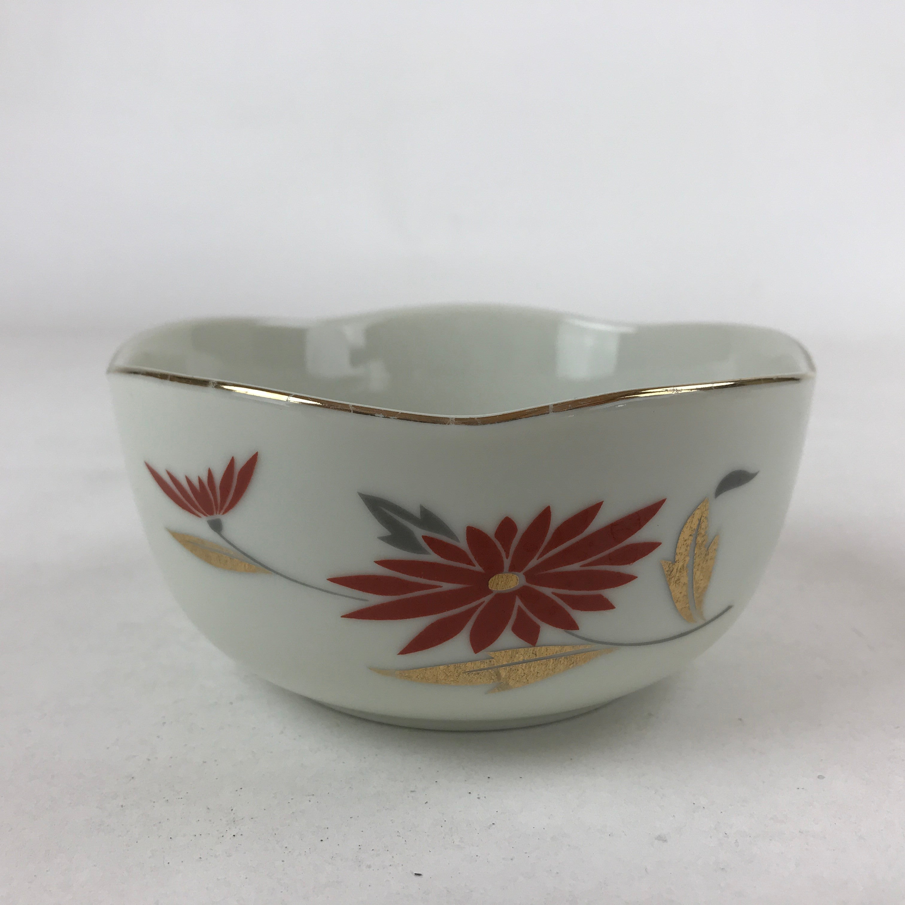 Japanese Porcelain Bowl Vtg Wavy Edge Chrysanthemum Floral White Red Gold PY594