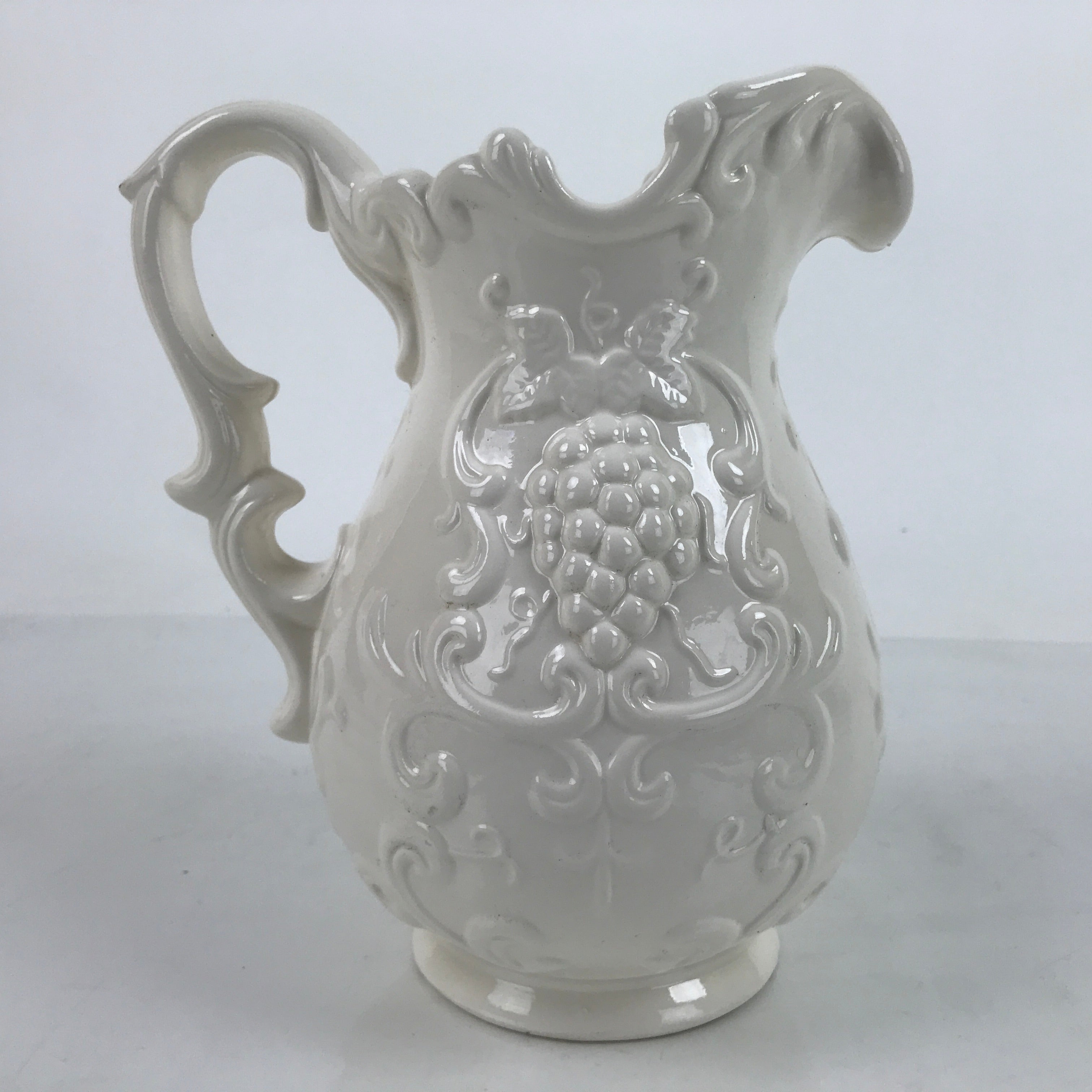 Japanese Porcelain Drink Pitcher Vtg Decorative Flower Vase White Grapes PX728