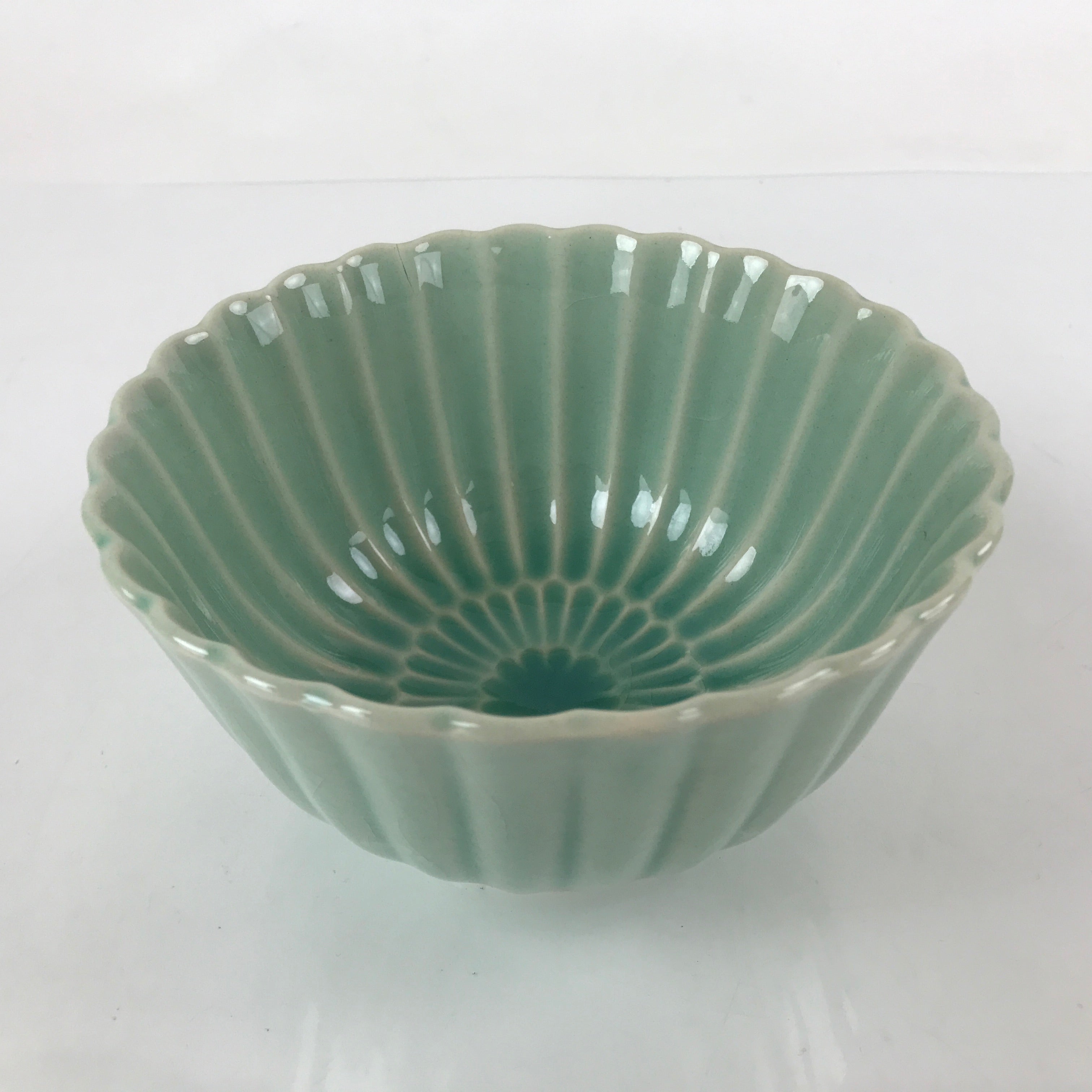 Japanese Porcelain Large Bowl Vtg Chrysanthemum Flower Shape Celadon PY903