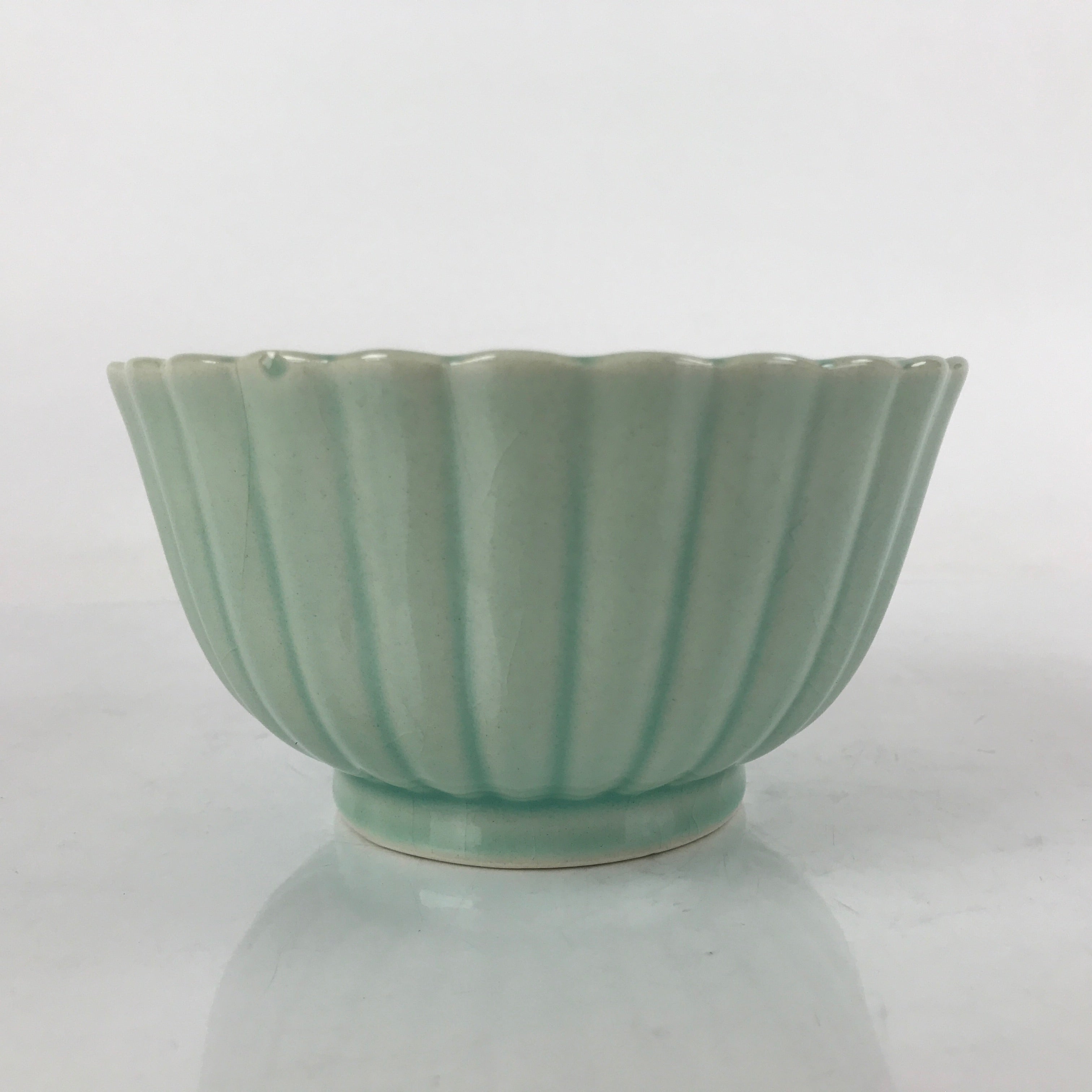 Japanese Porcelain Large Bowl Vtg Chrysanthemum Flower Shape Celadon PY903