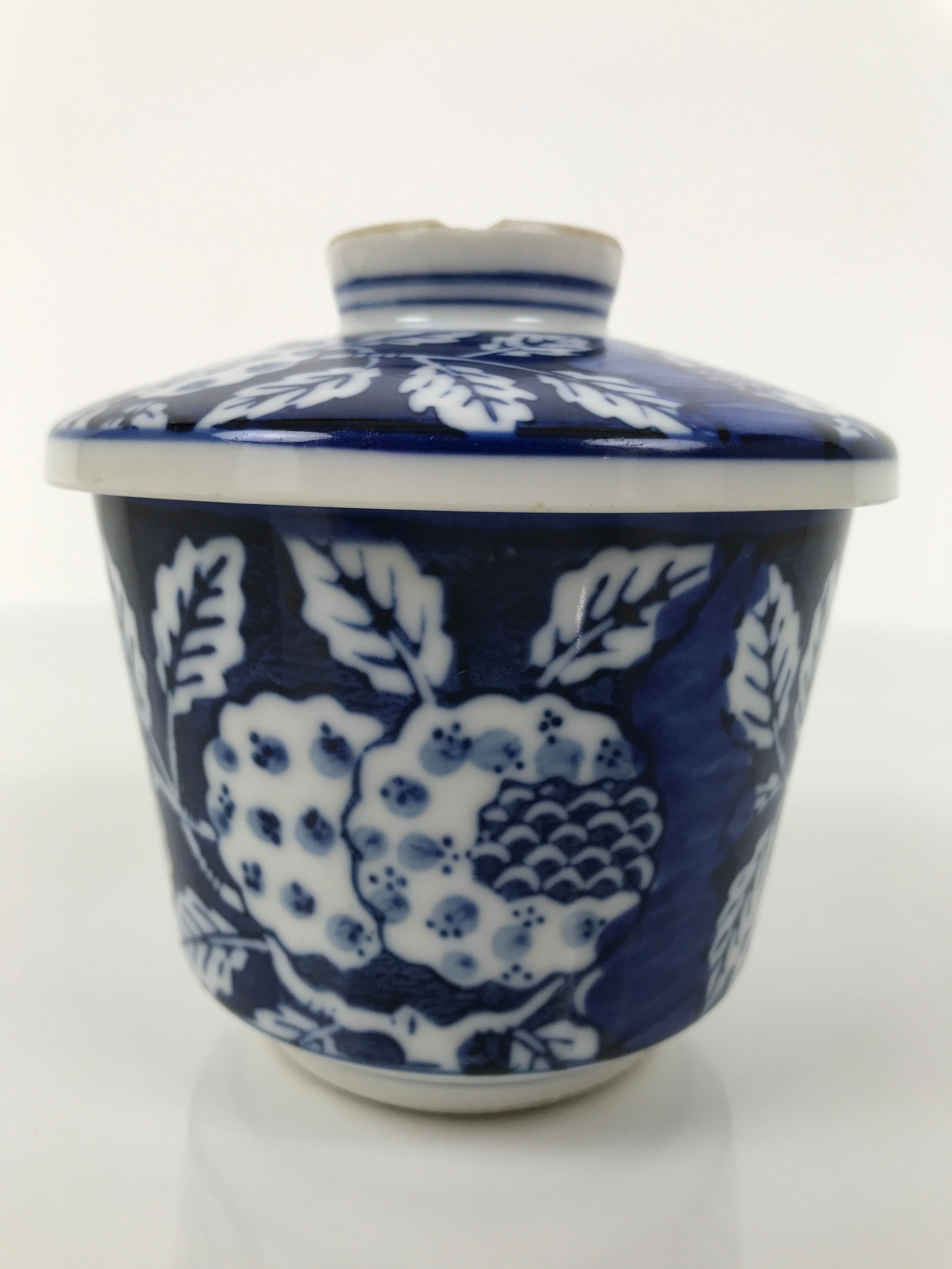 Japanese Porcelain Lidded Bowl Mushiwan White Blue Leaf Floral Sometsuke Y456