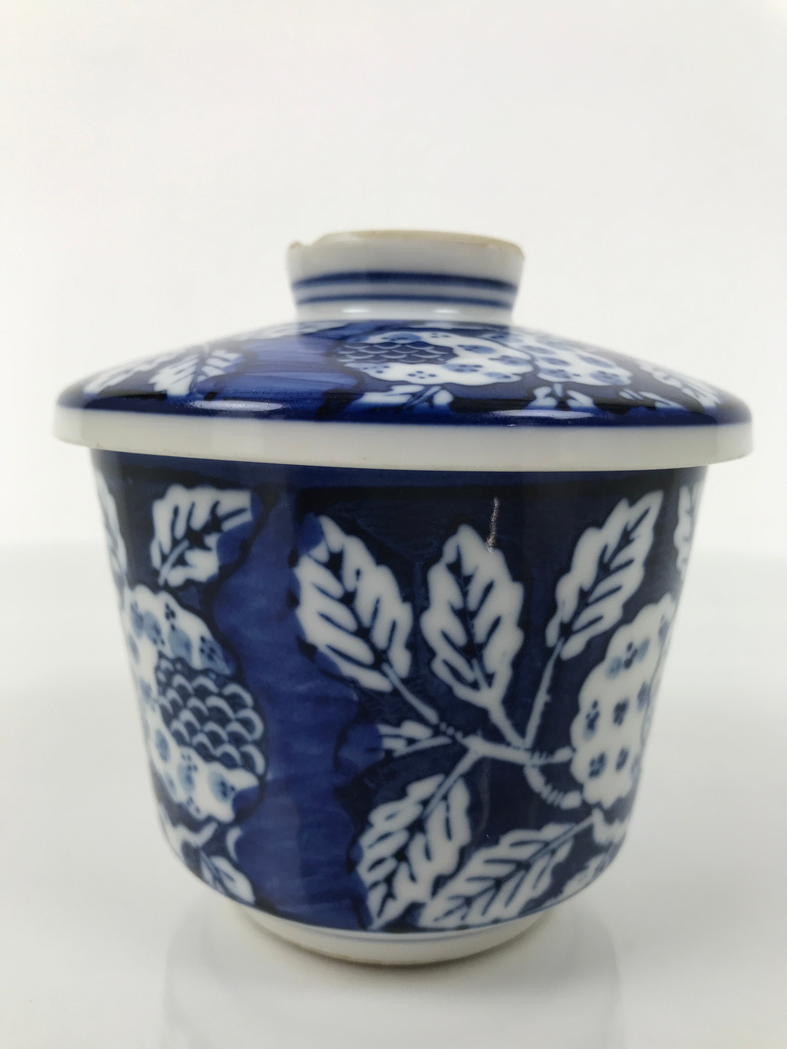 Japanese Porcelain Lidded Bowl Mushiwan White Blue Leaf Floral Sometsuke Y456