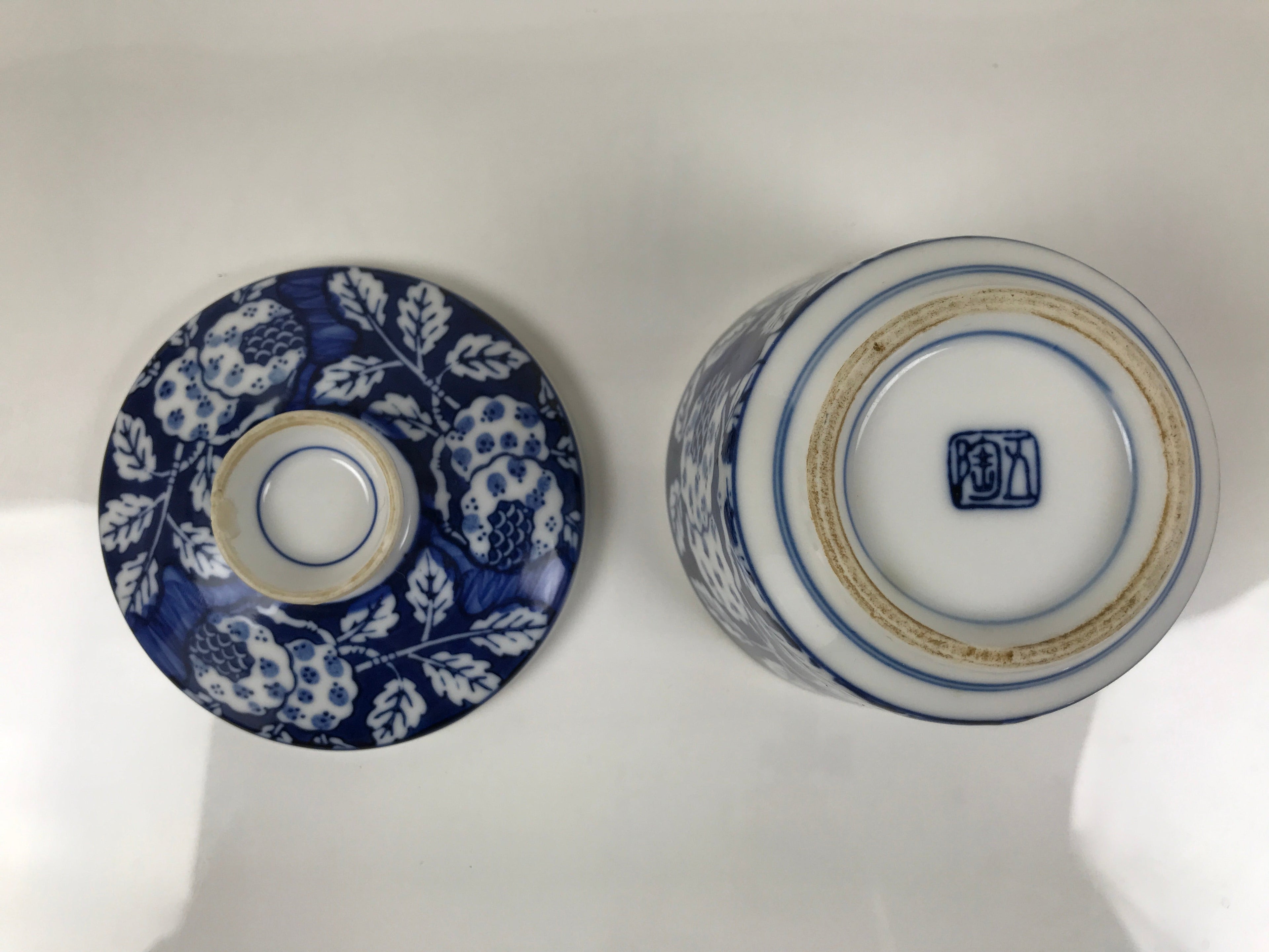 Japanese Porcelain Lidded Bowl Mushiwan White Blue Leaf Floral Sometsuke Y456