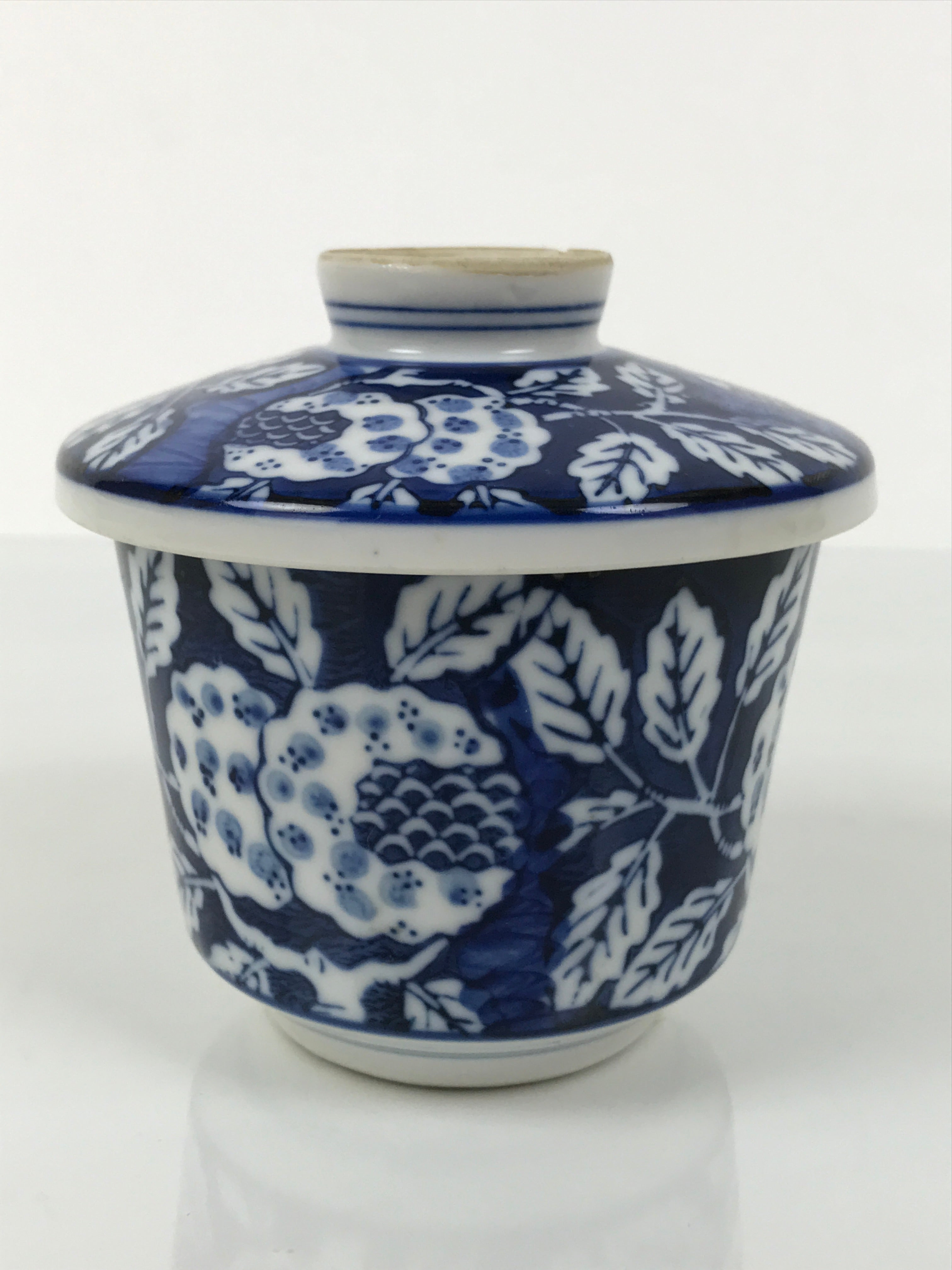 Japanese Porcelain Lidded Bowl Mushiwan White Blue Leaf Floral Sometsuke Y457