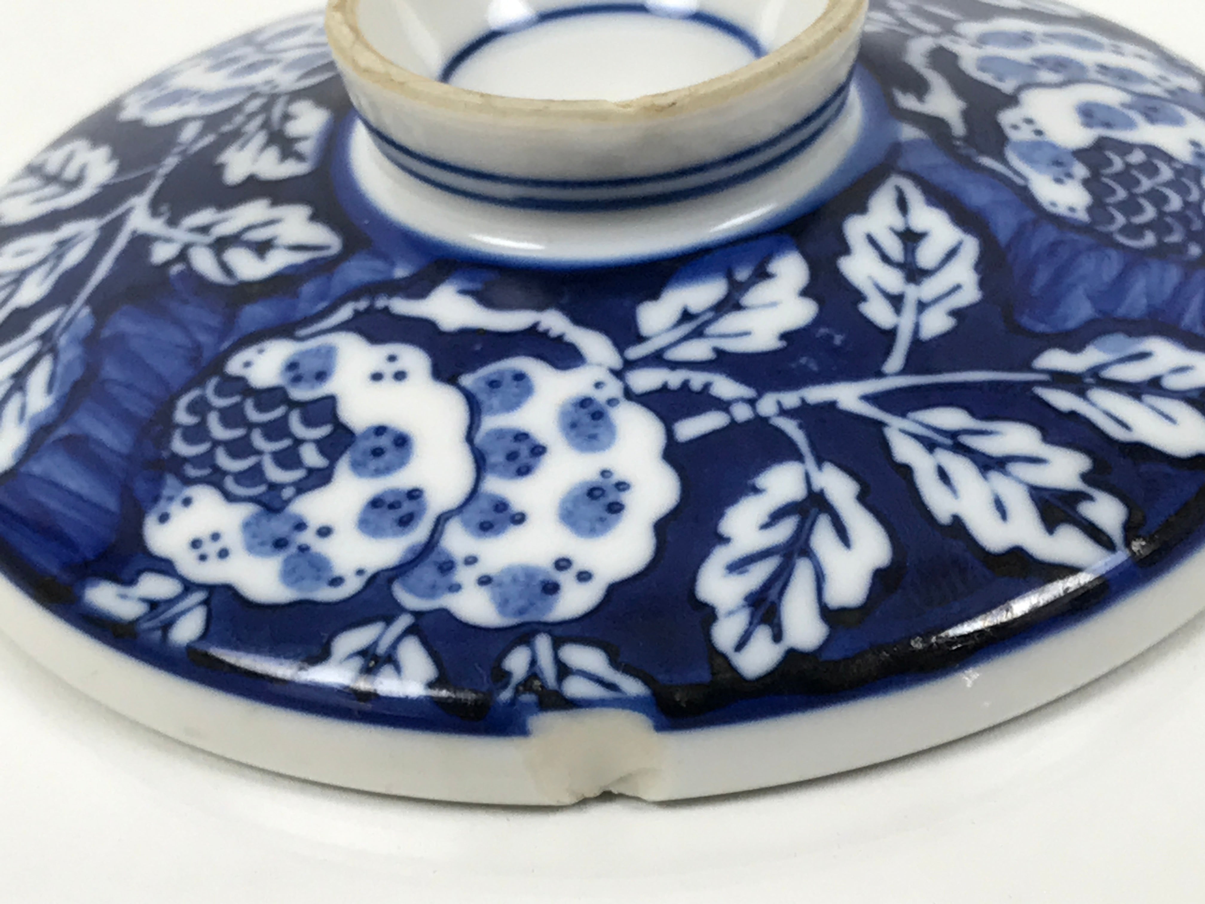 Japanese Porcelain Lidded Bowl Mushiwan White Blue Leaf Floral Sometsuke Y457