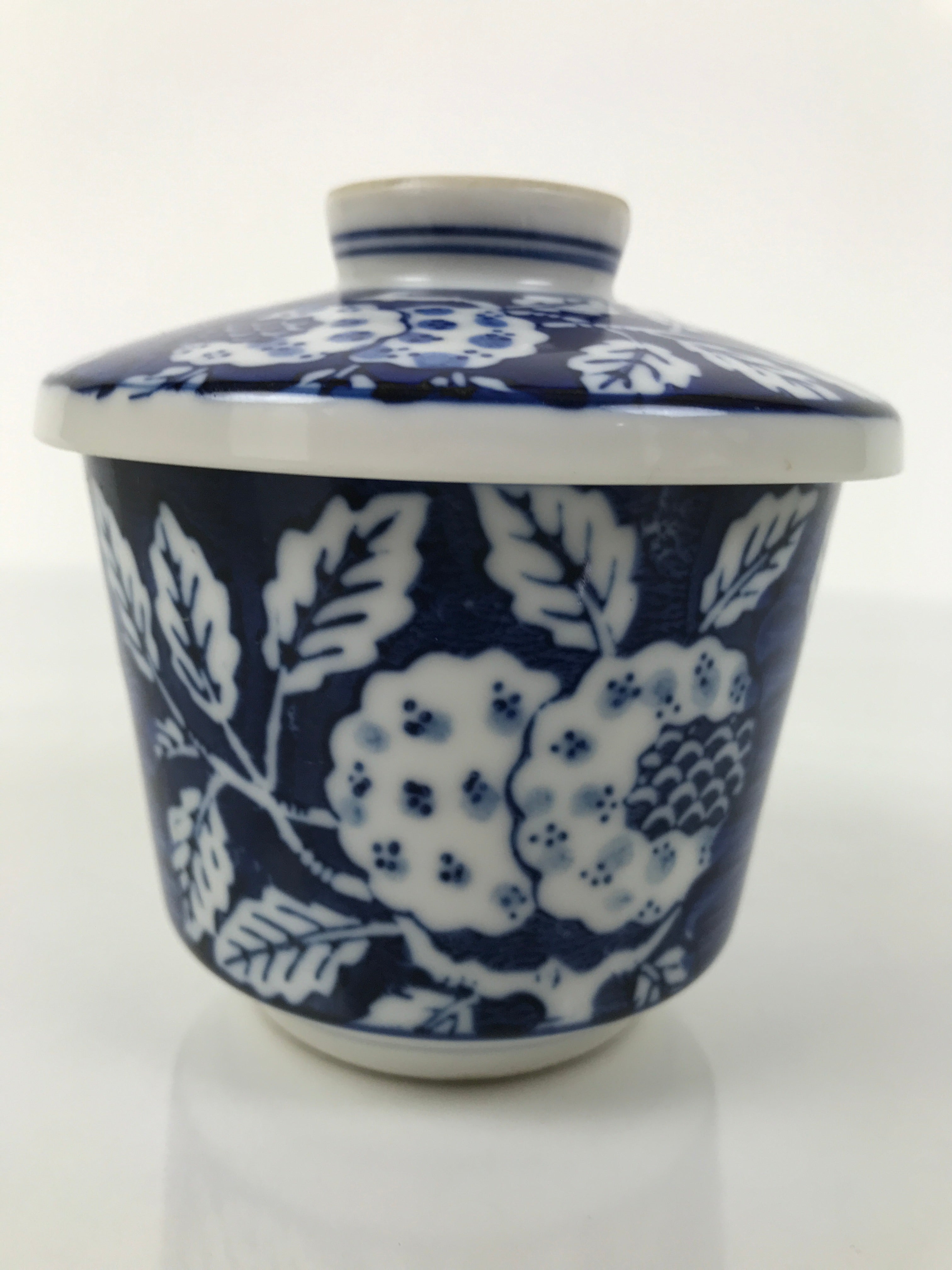 Japanese Porcelain Lidded Bowl Mushiwan White Blue Leaf Floral Sometsuke Y458