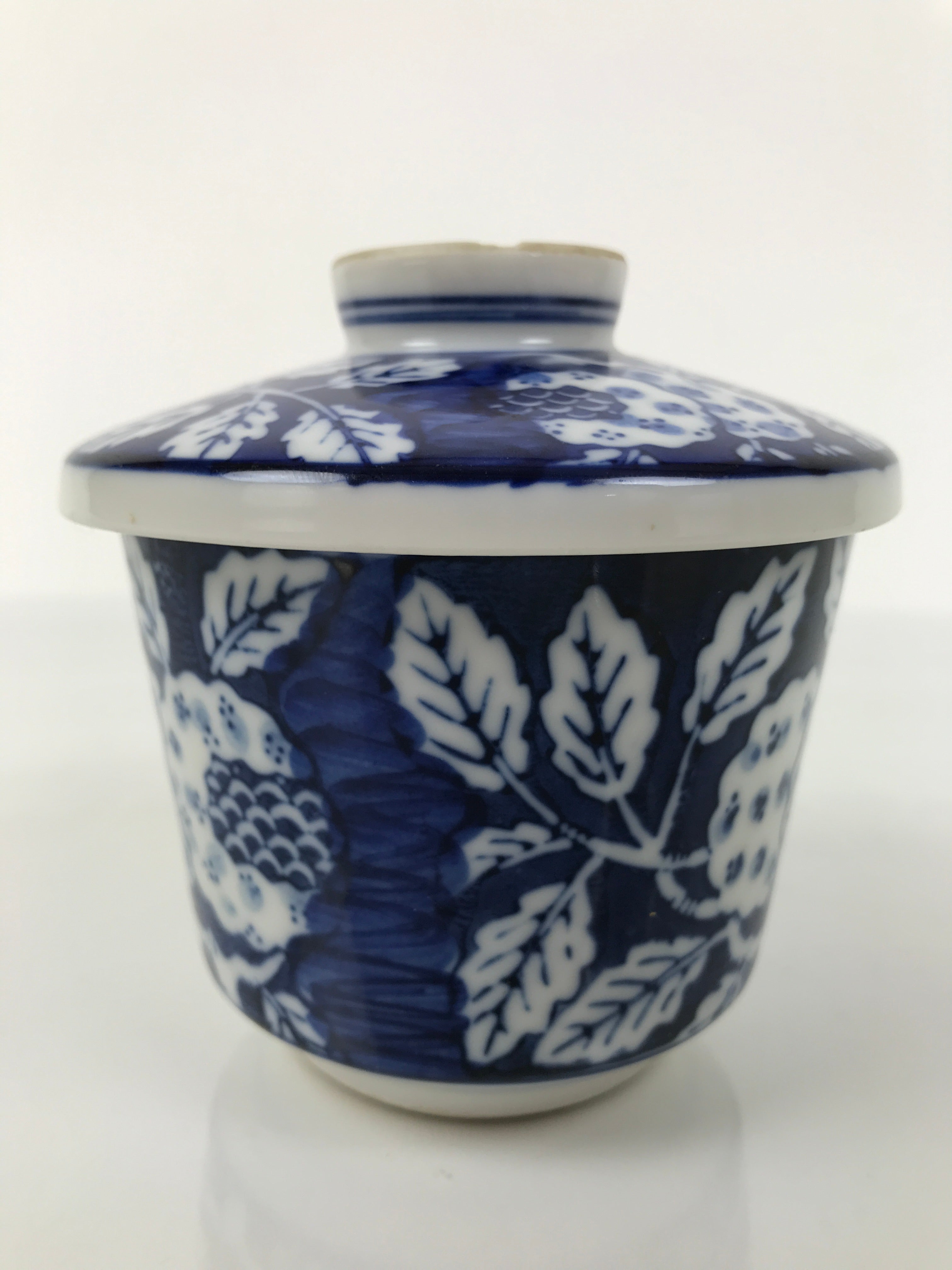 Japanese Porcelain Lidded Bowl Mushiwan White Blue Leaf Floral Sometsuke Y458