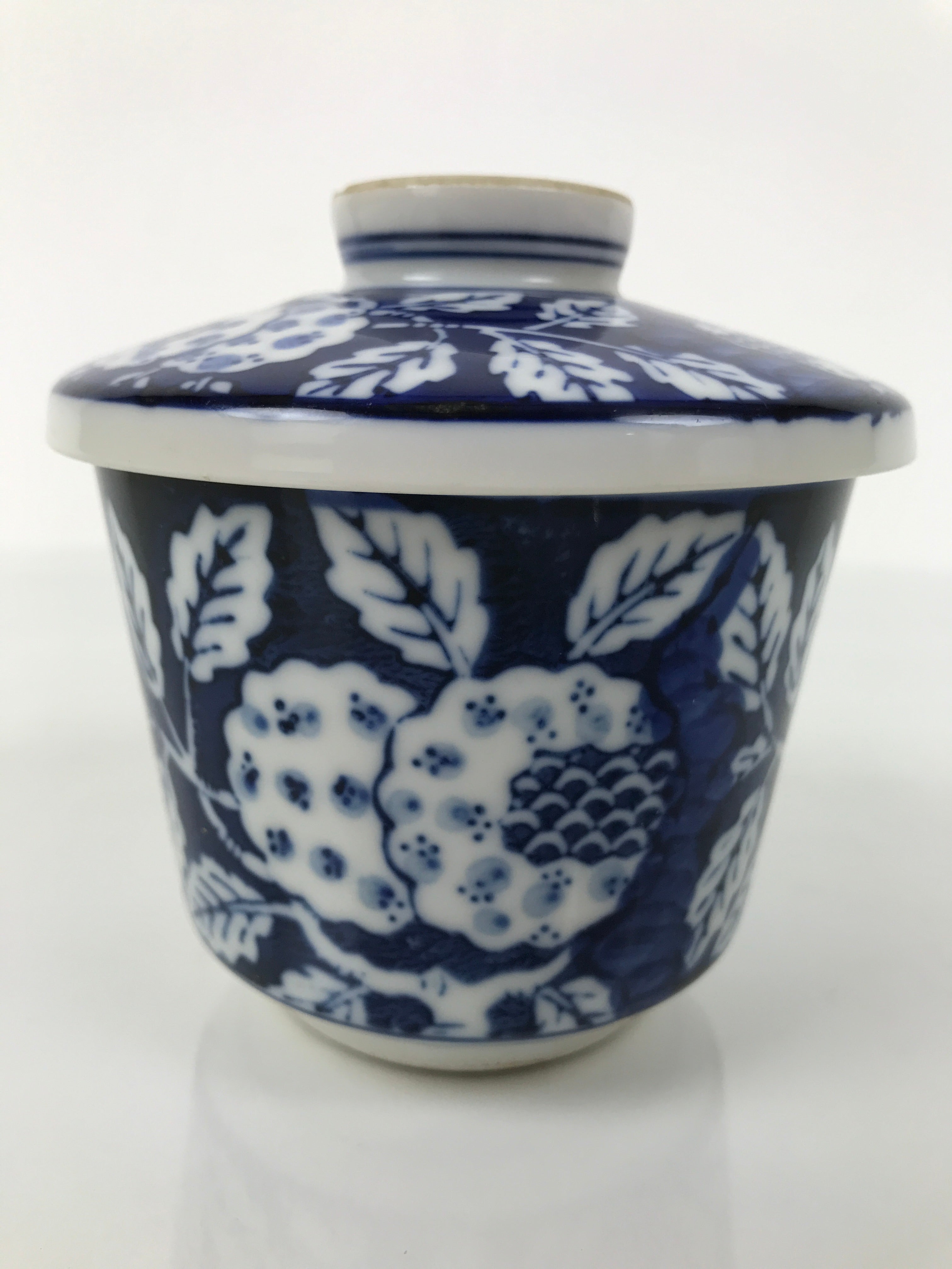 Japanese Porcelain Lidded Bowl Mushiwan White Blue Leaf Floral Sometsuke Y458