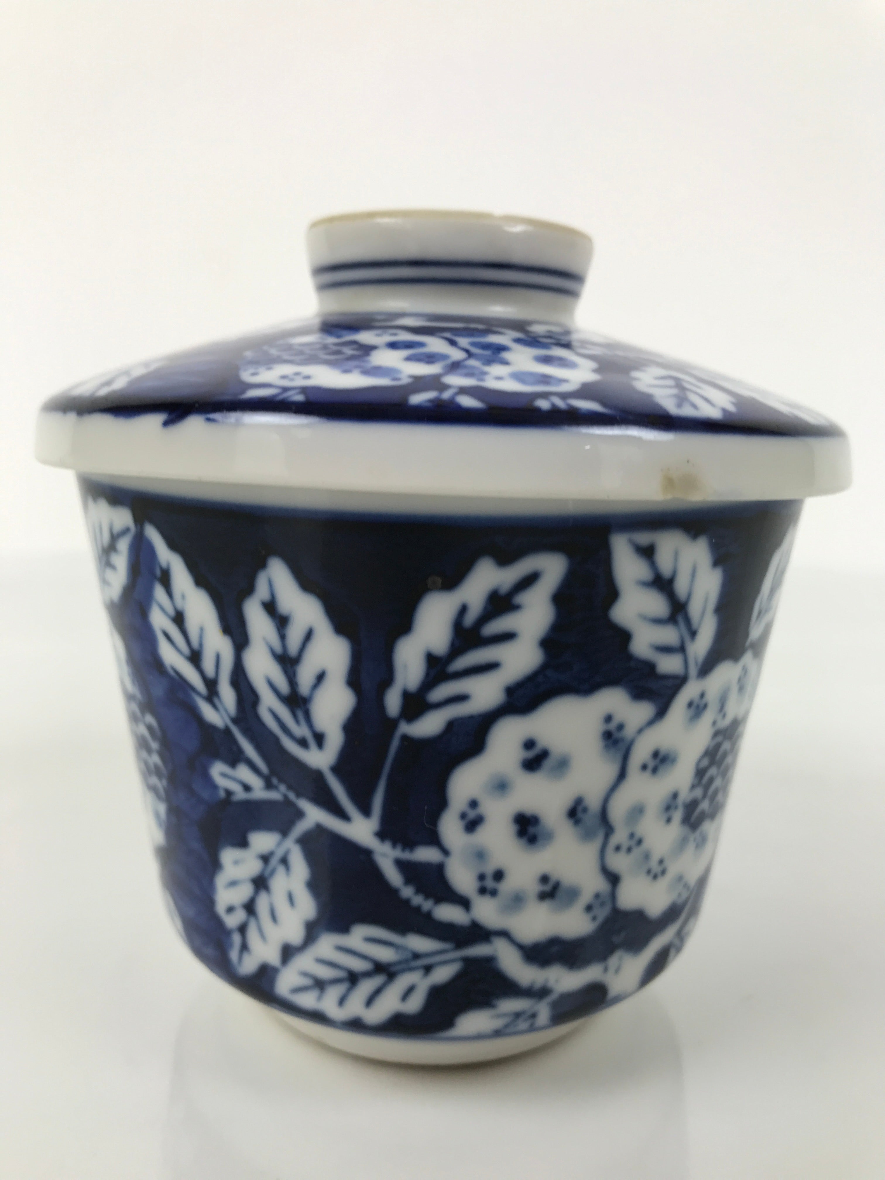 Japanese Porcelain Lidded Bowl Mushiwan White Blue Leaf Floral Sometsuke Y458